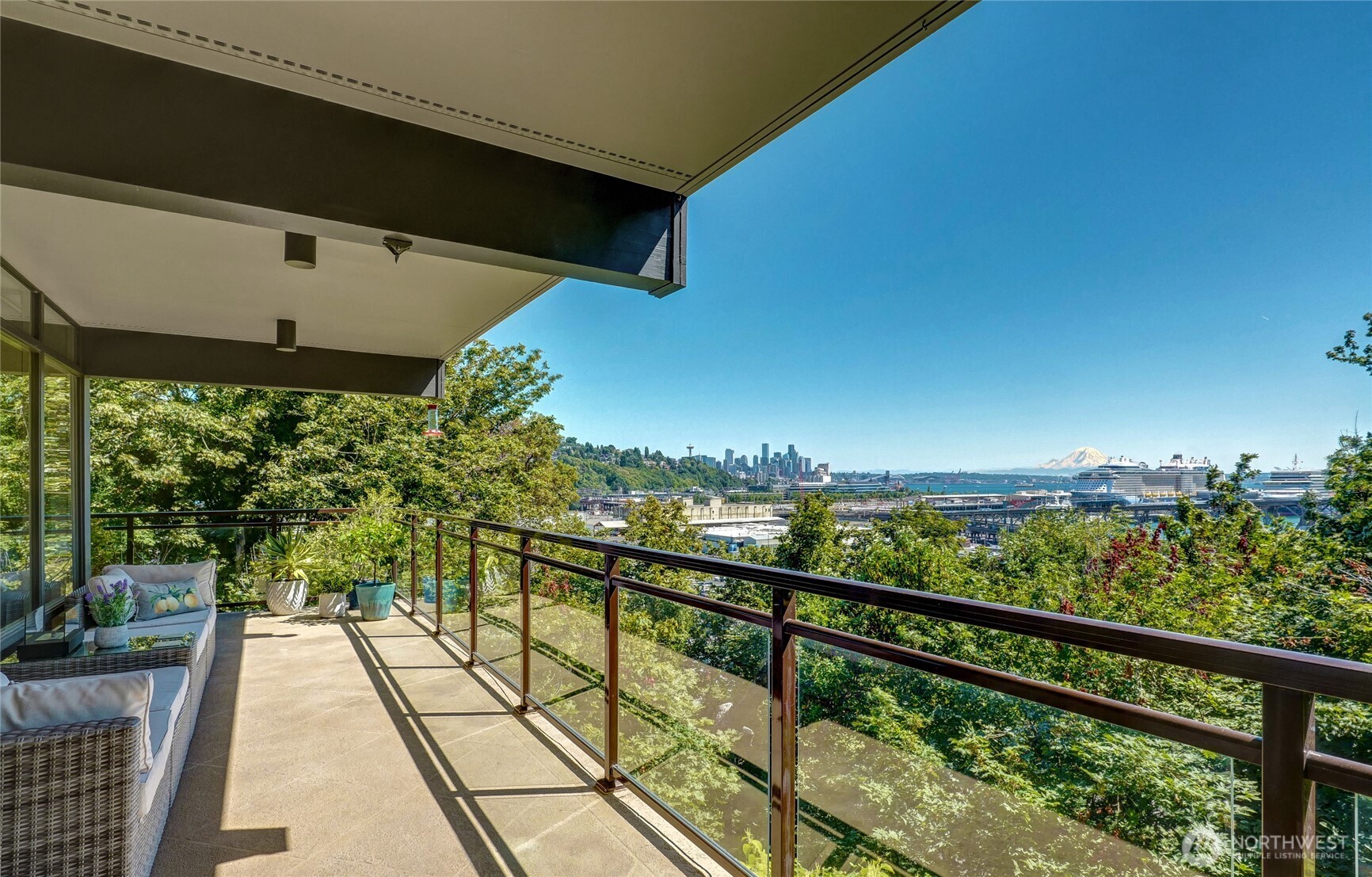 2321 W Plymouth Street Unit: 21