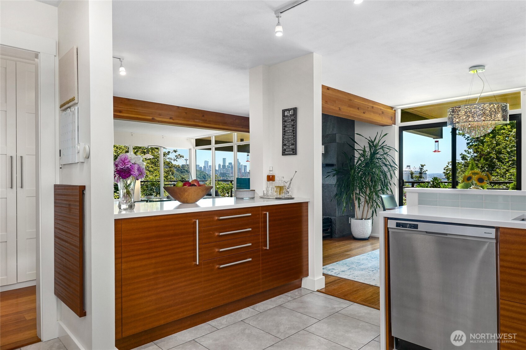 2321 W Plymouth Street Unit: 21