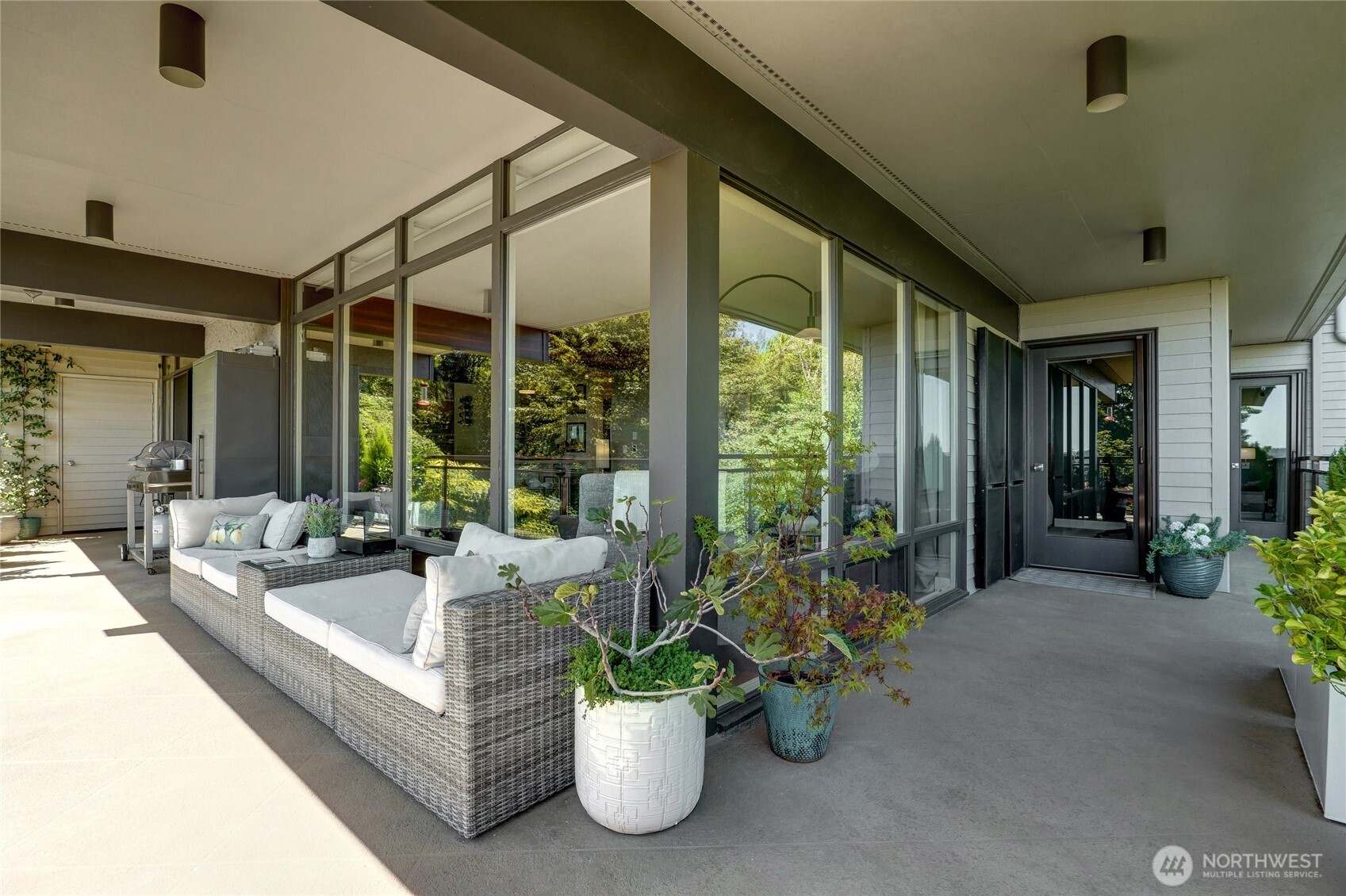 2321 W Plymouth Street Unit: 21