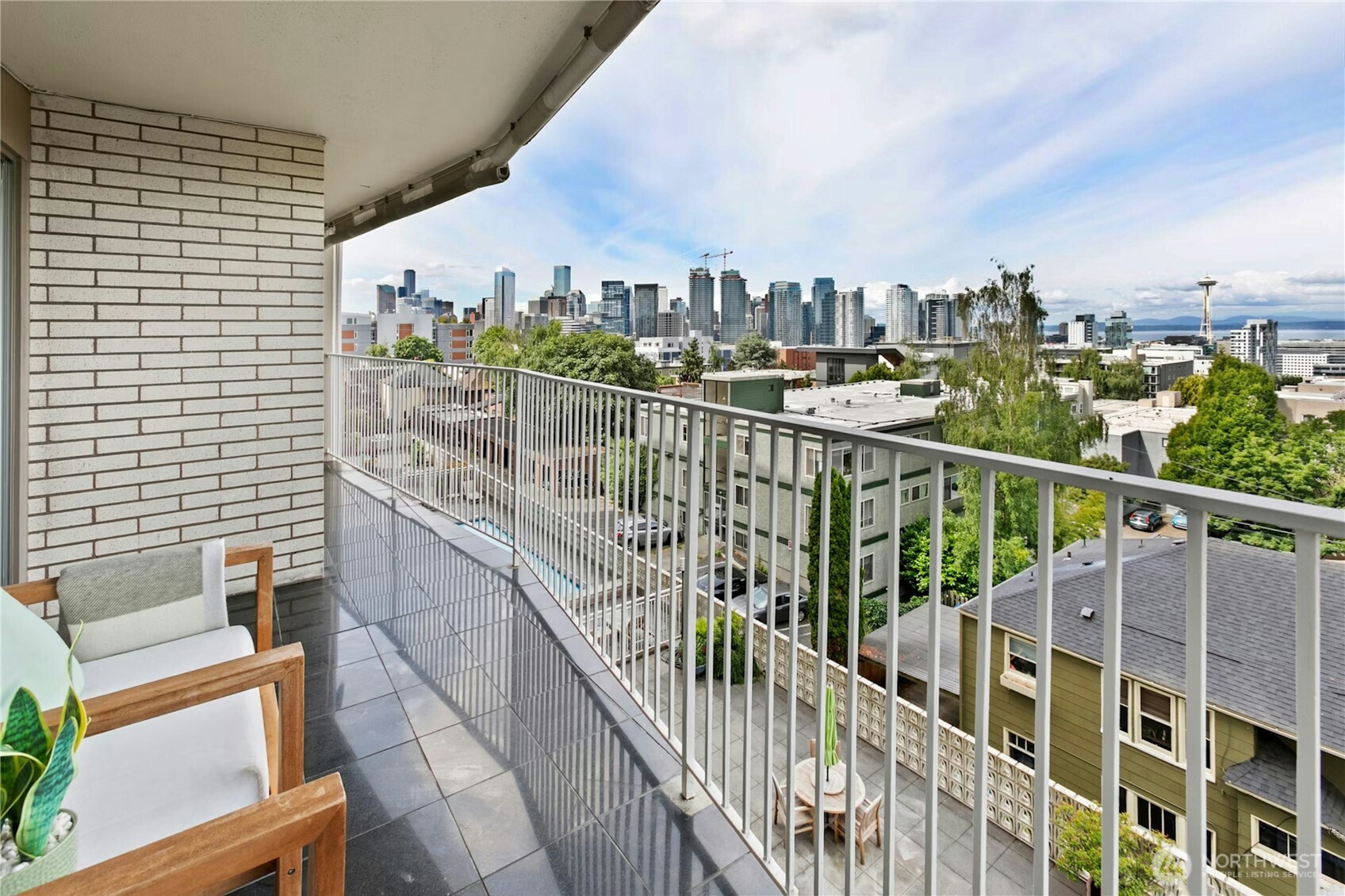 525 BELMONT Avenue E Unit: 4F