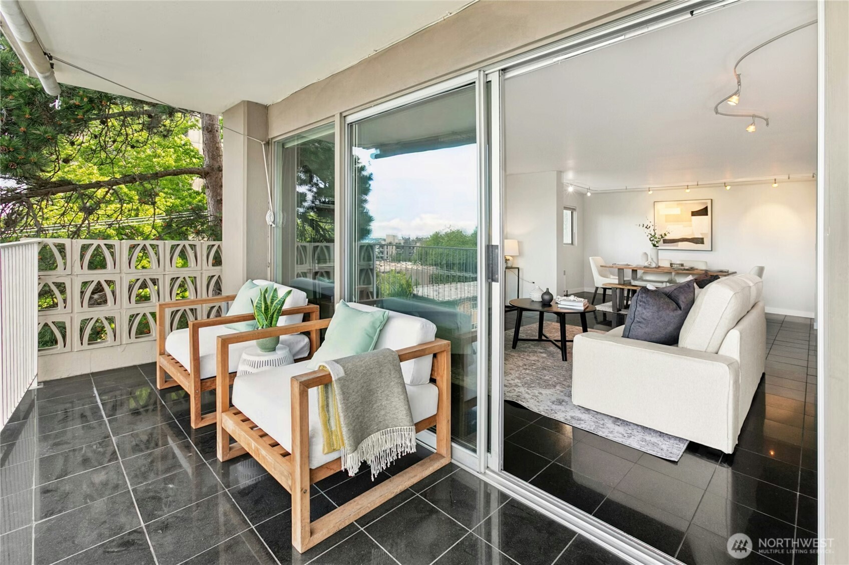 525 BELMONT Avenue E Unit: 4F