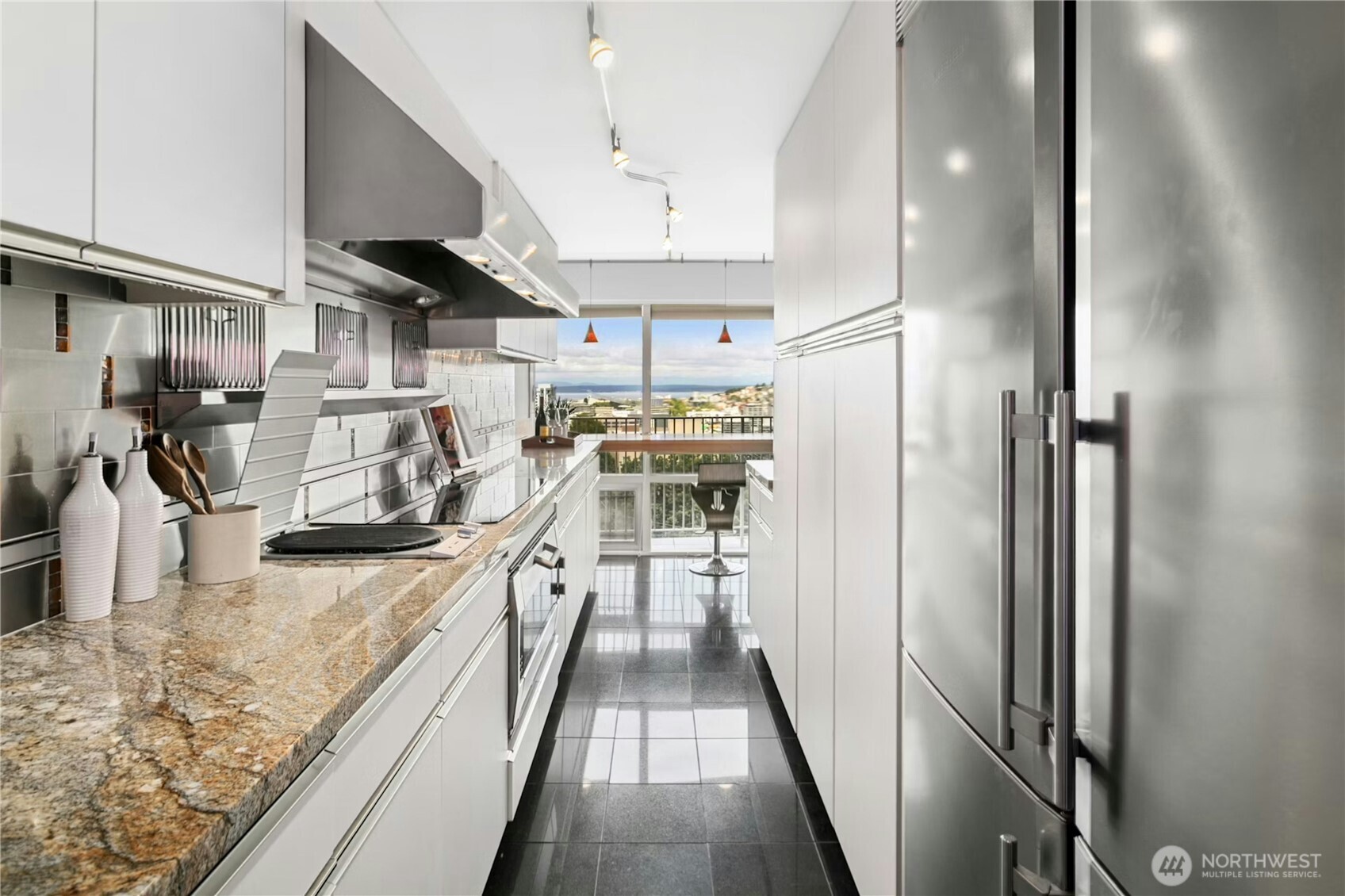 525 BELMONT Avenue E Unit: 4F