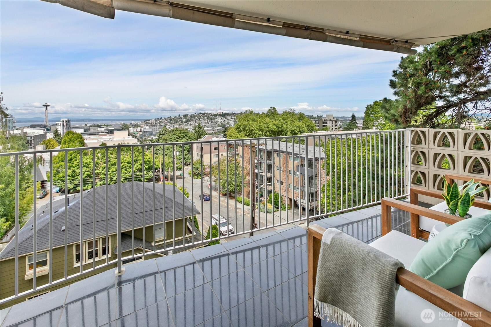 525 BELMONT Avenue E Unit: 4F