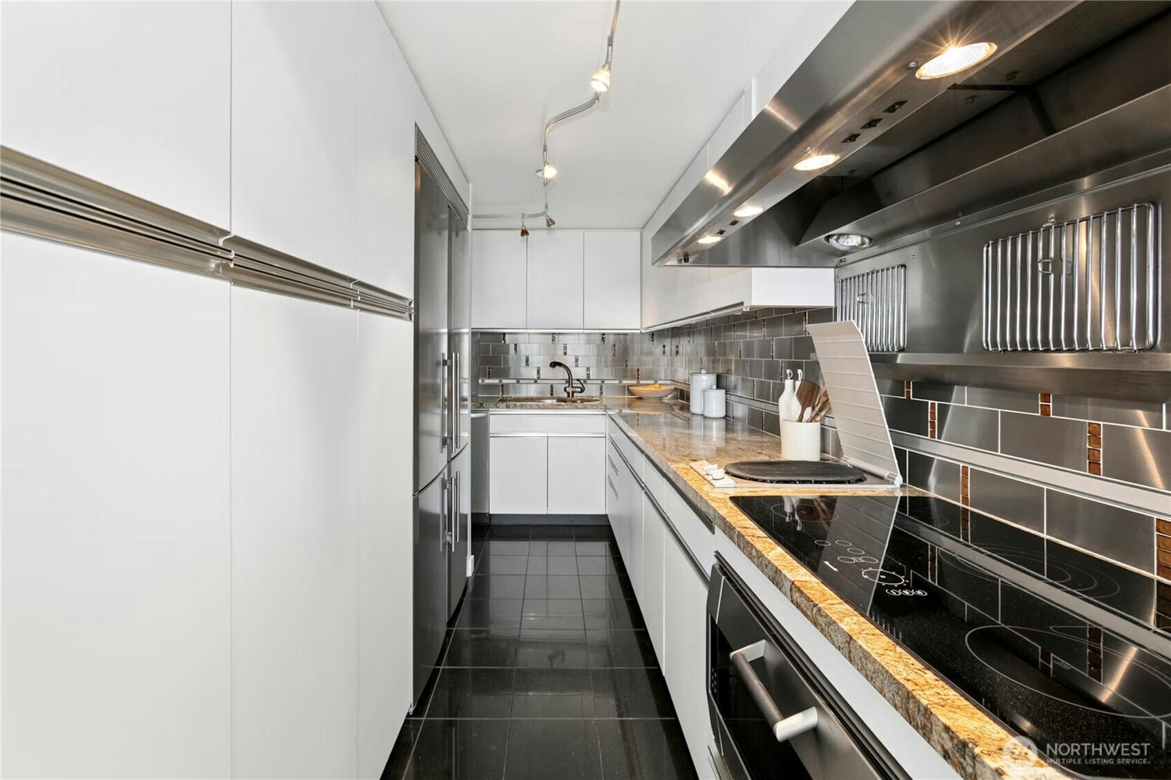 525 BELMONT Avenue E Unit: 4F