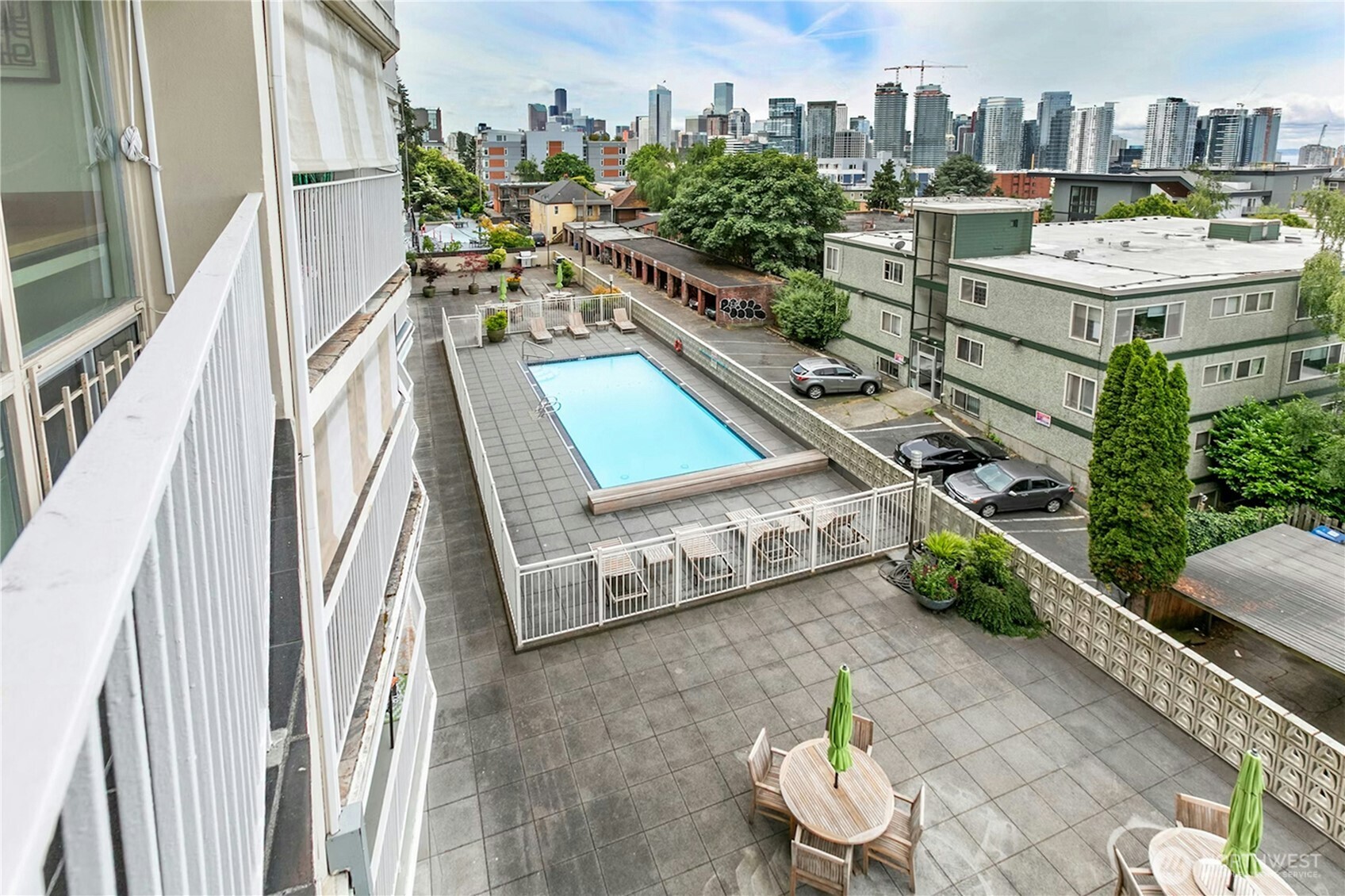 525 BELMONT Avenue E Unit: 4F