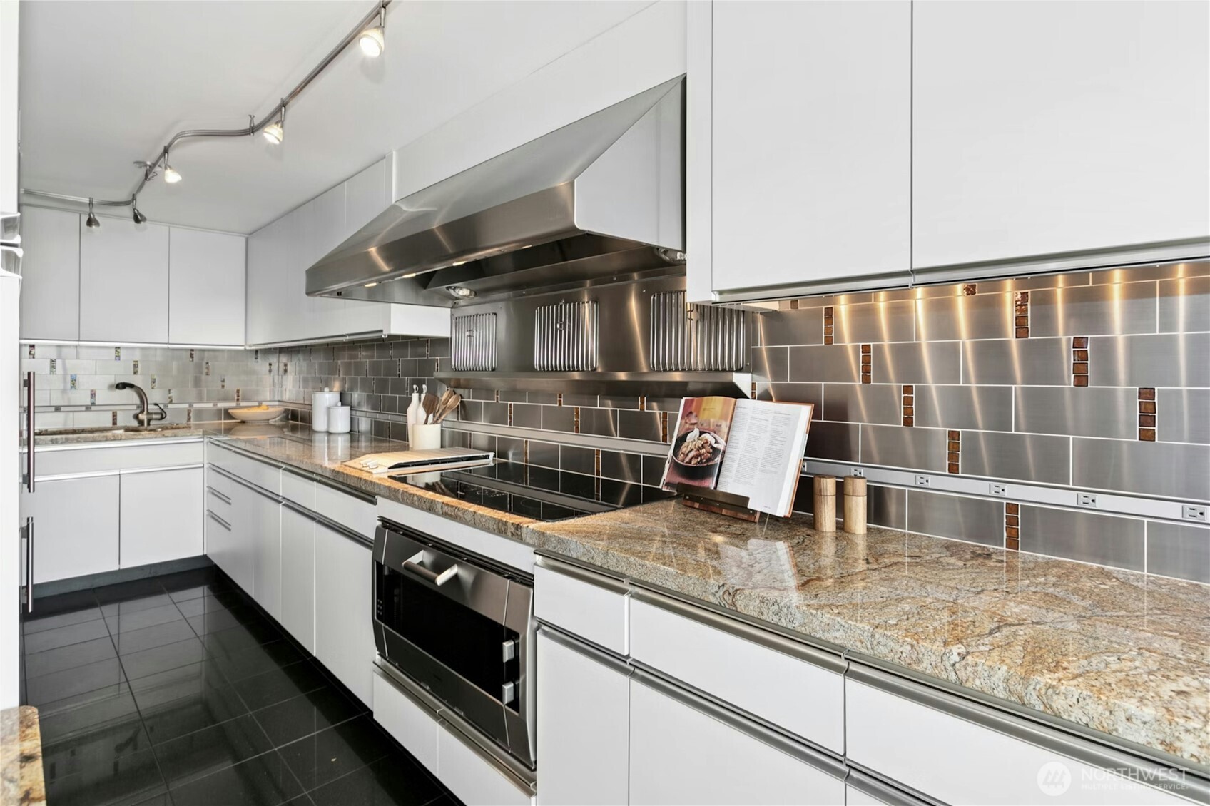 525 BELMONT Avenue E Unit: 4F