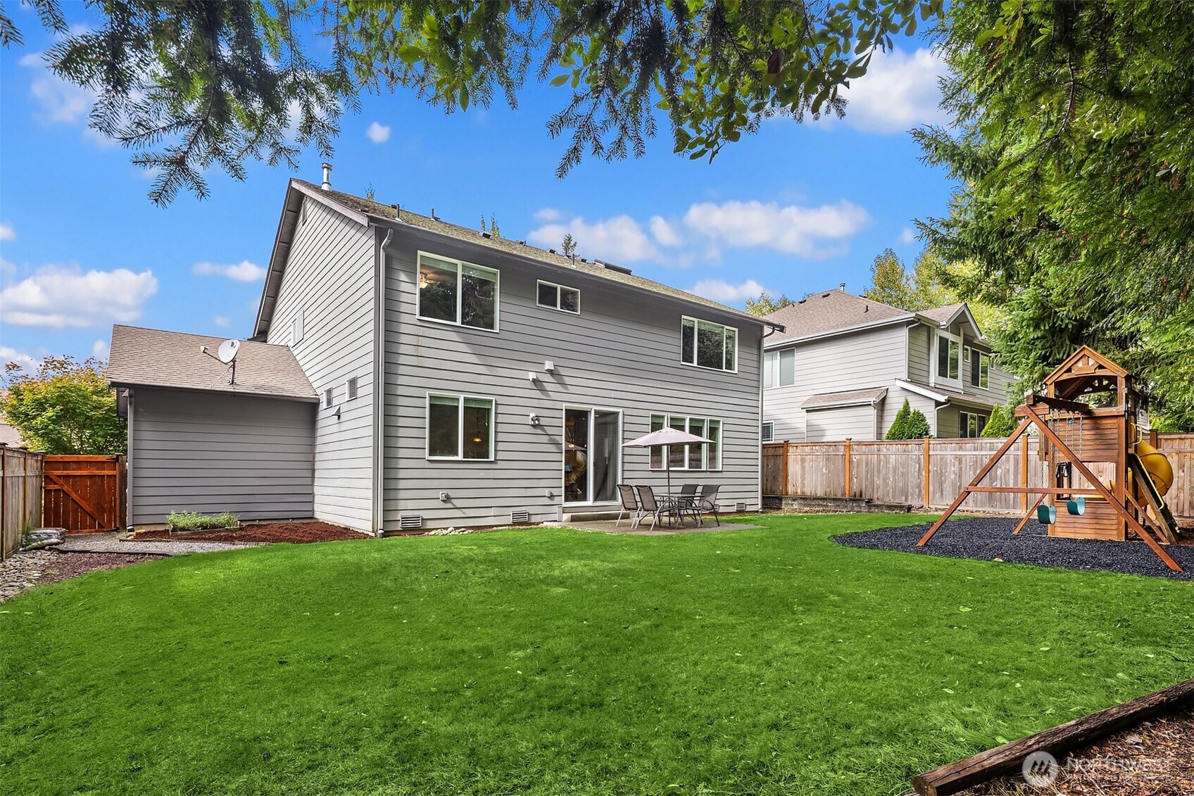 122 Ilwaco Place SE