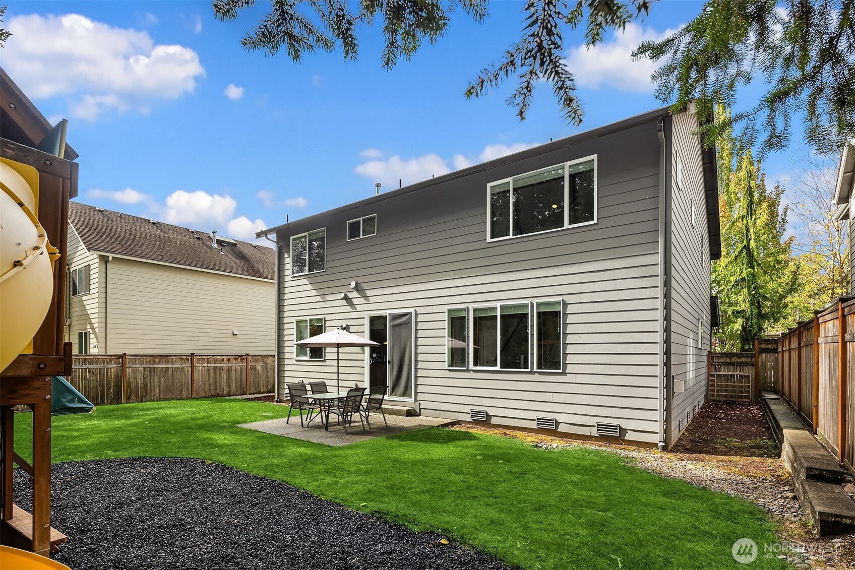 122 Ilwaco Place SE