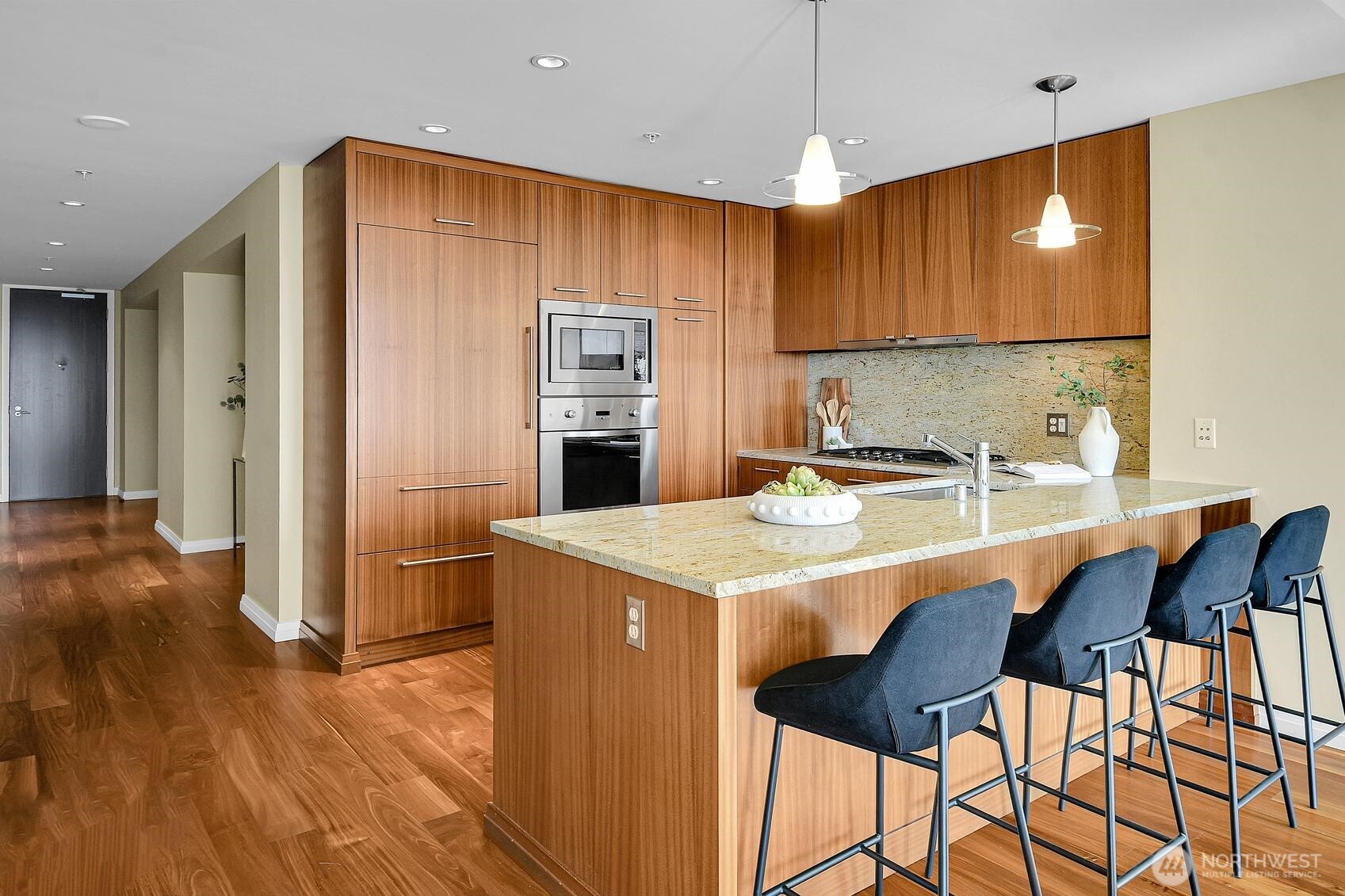500 106 Avenue NE Unit: 2211