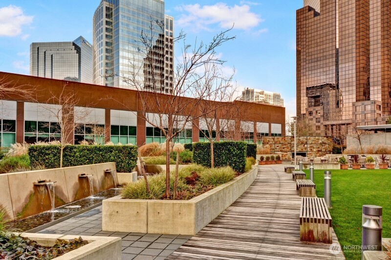 500 106 Avenue NE Unit: 2211
