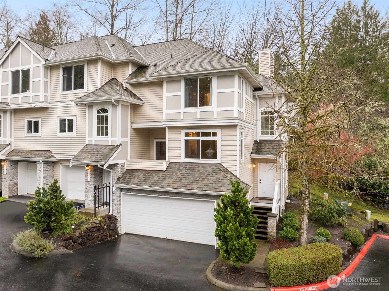 6773 SE Cougar Mountain Way Unit: 4