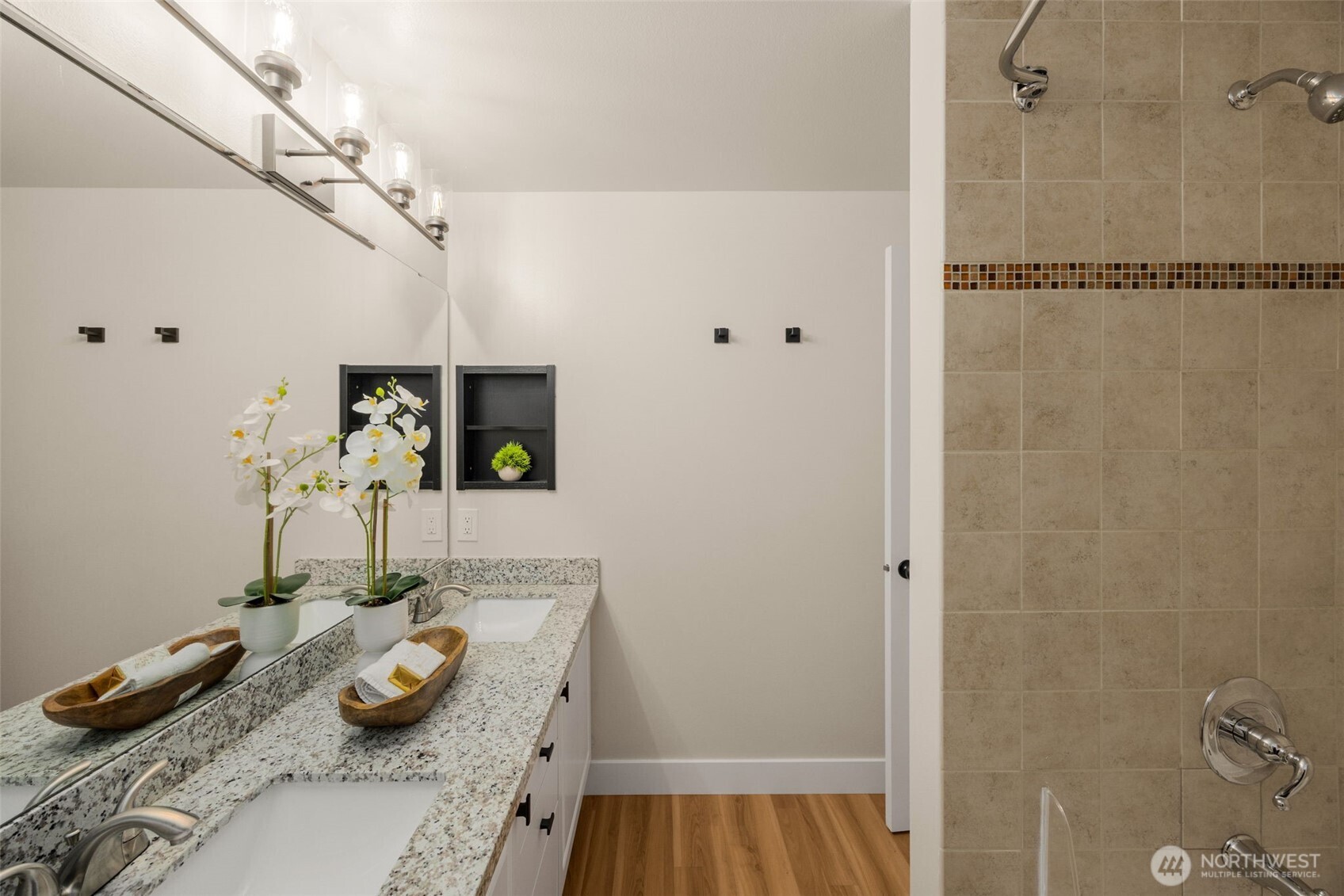 6773 SE Cougar Mountain Way Unit: 4