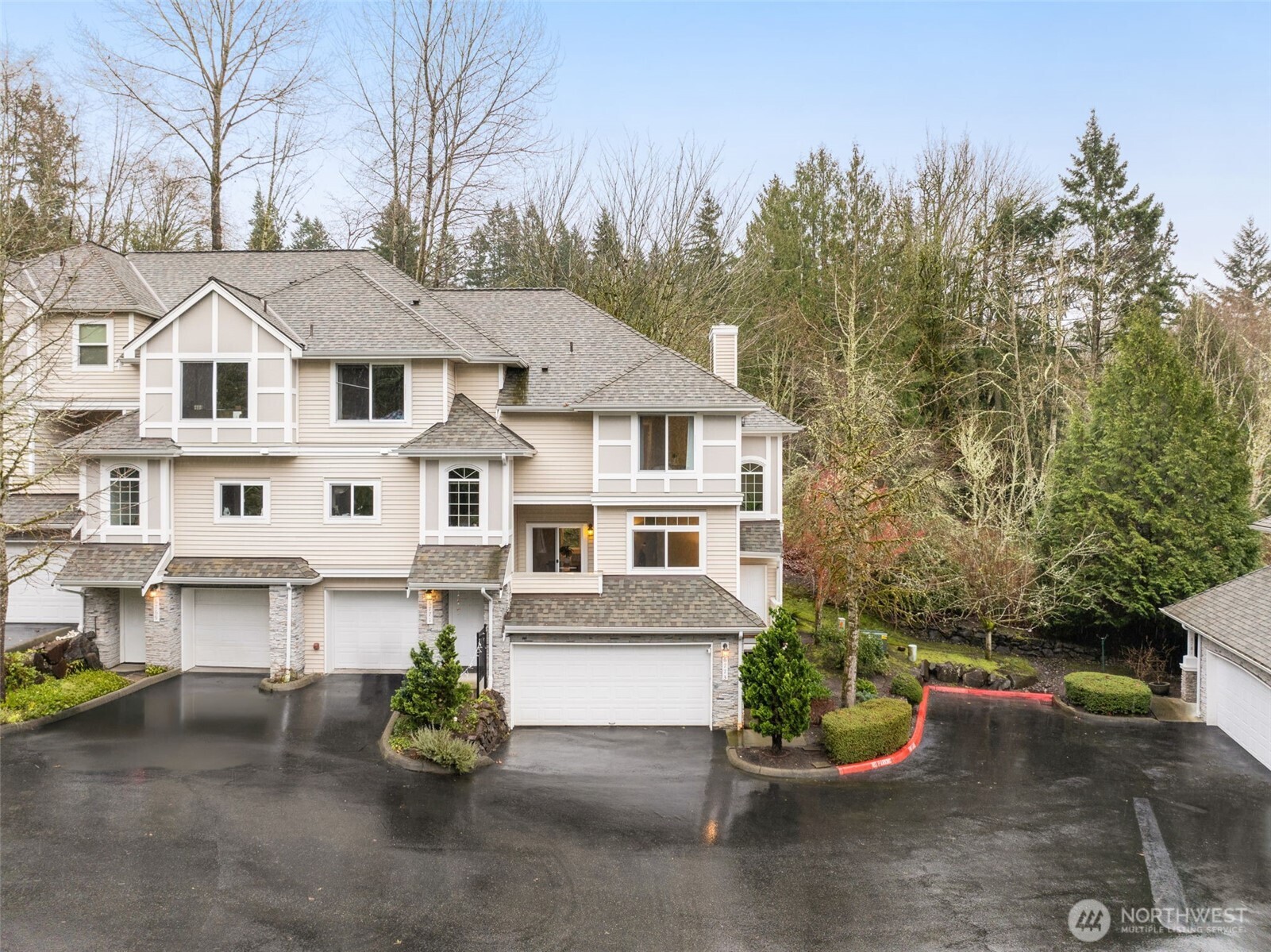 6773 SE Cougar Mountain Way Unit: 4