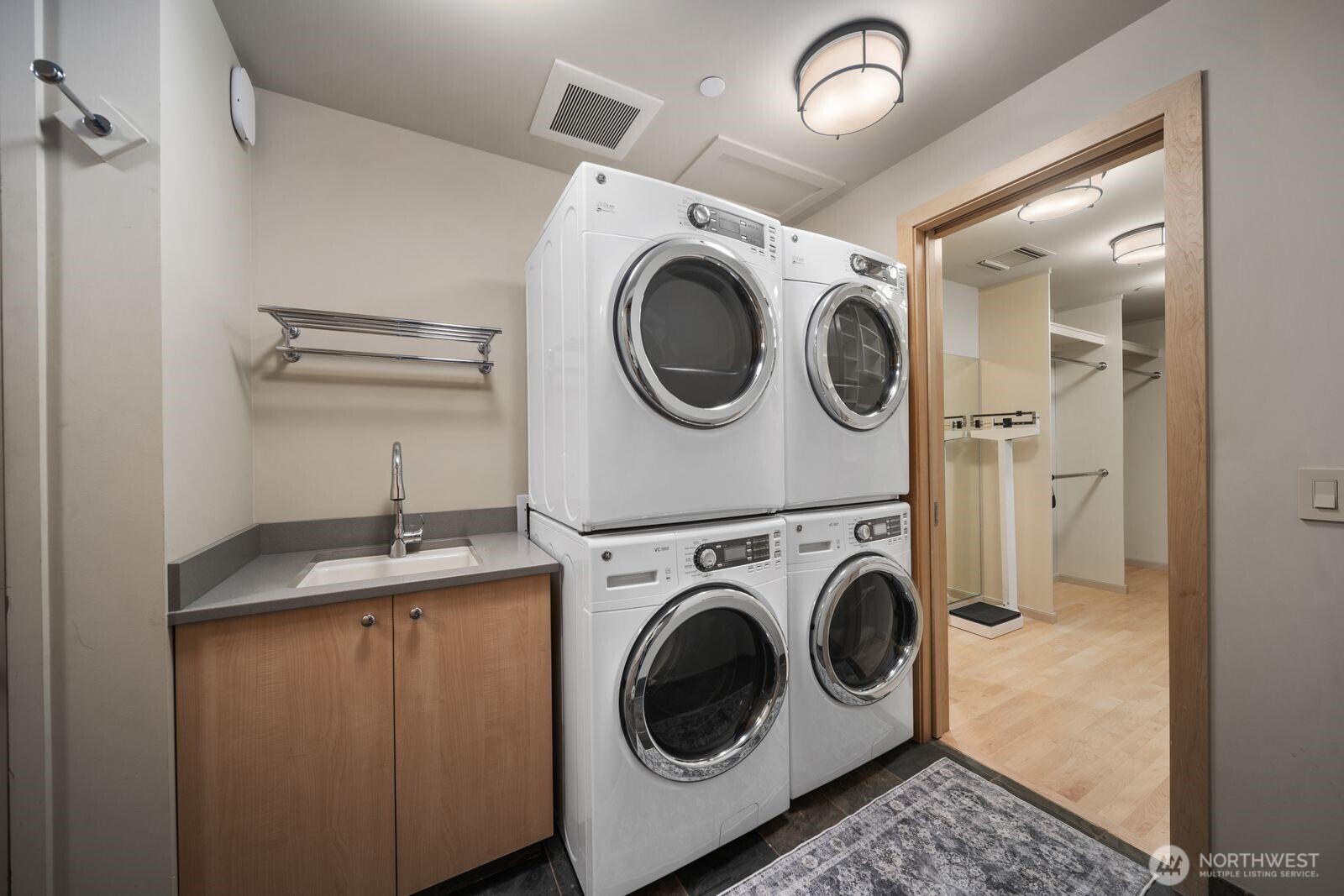 5505 Lake Washington Boulevard NE Unit: 1-E