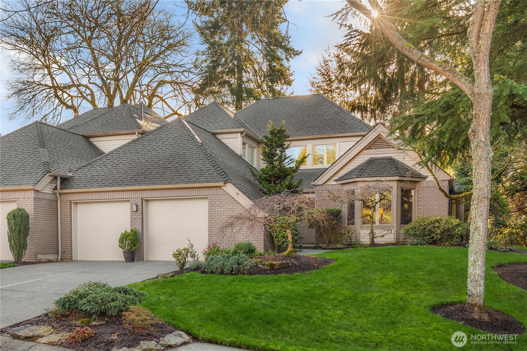 1708 Bellevue Way NE