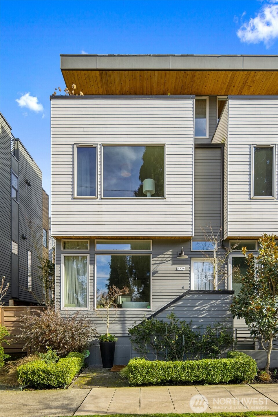 1536 N 15th Avenue E