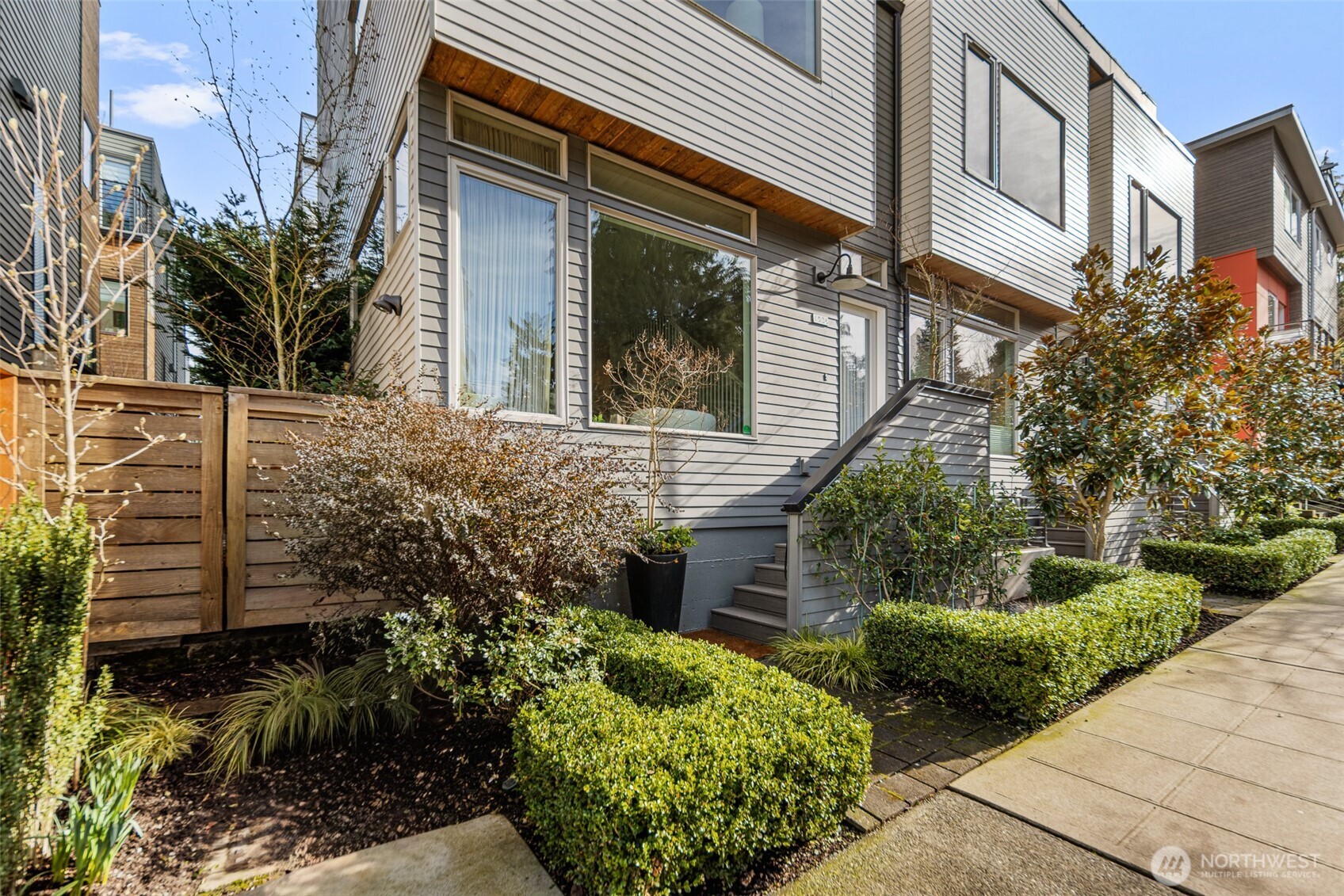 1536 N 15th Avenue E