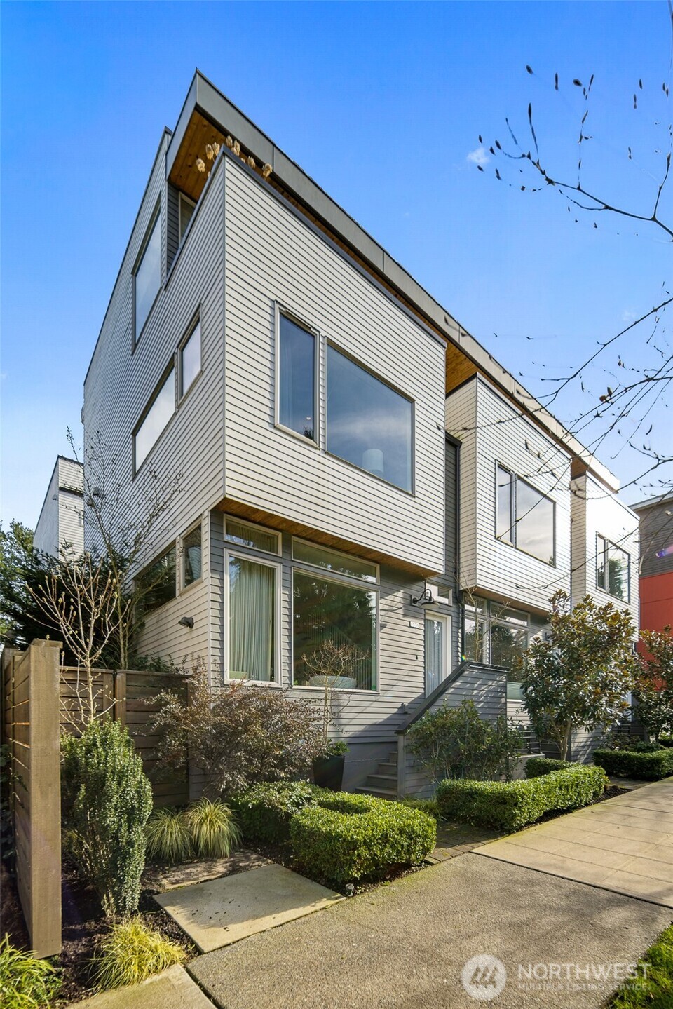 1536 N 15th Avenue E