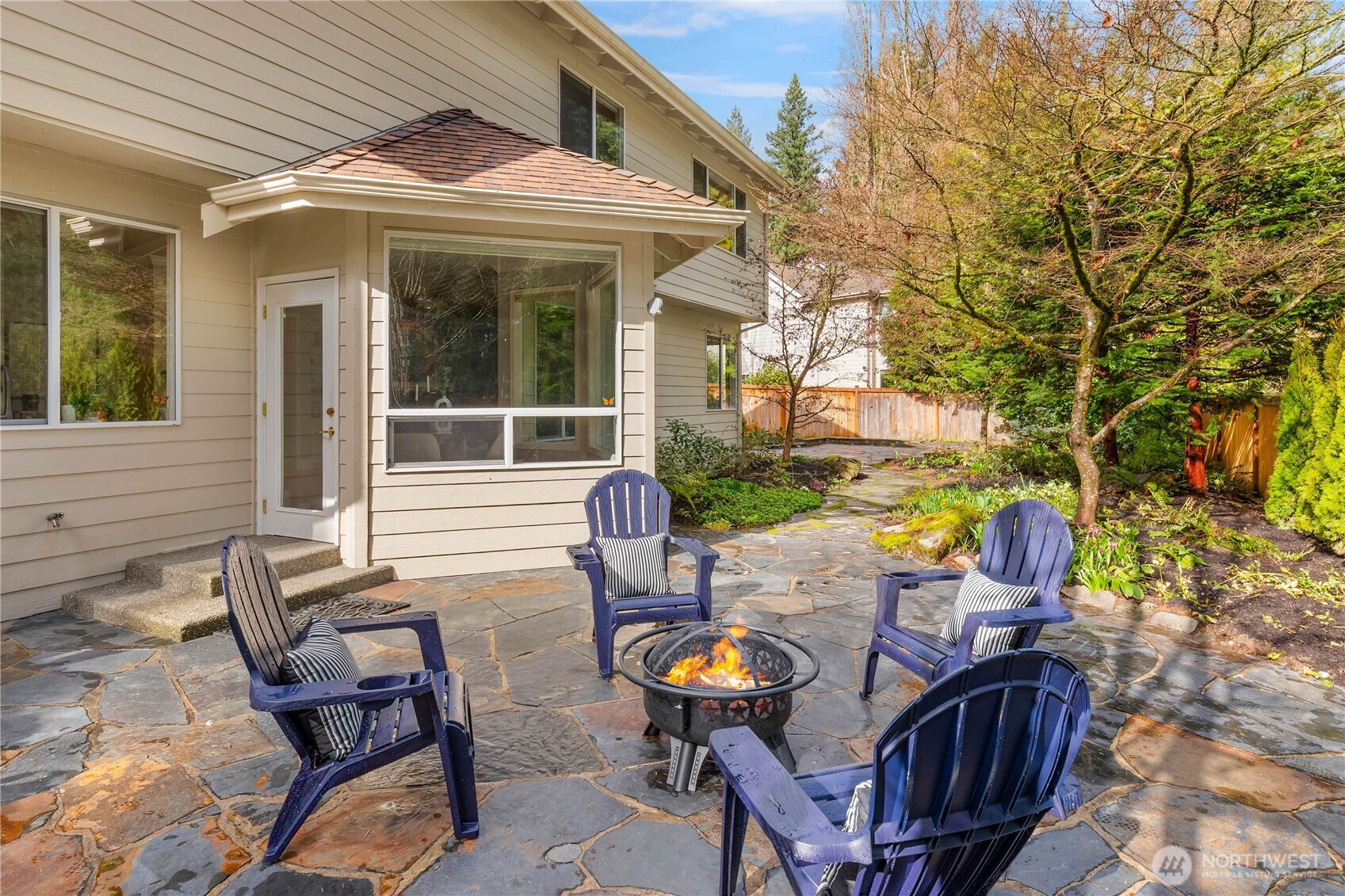 16651 Northup (private lane) Way