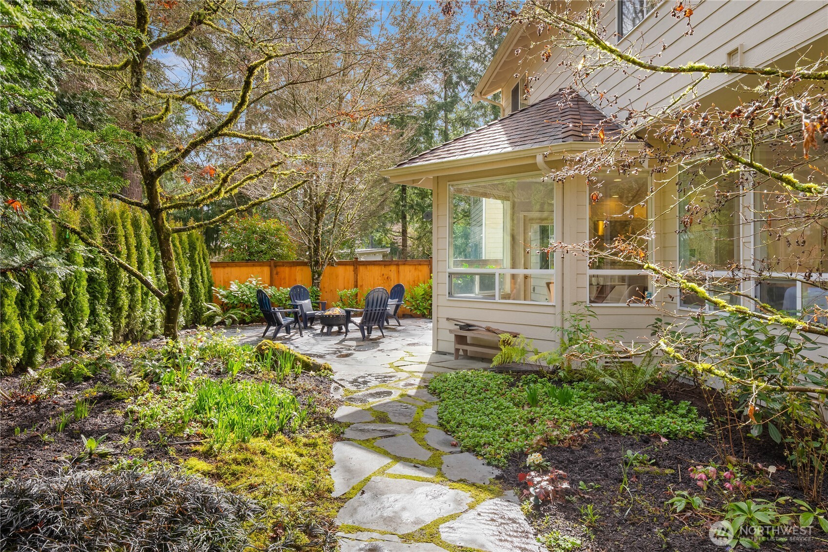 16651 Northup (private lane) Way