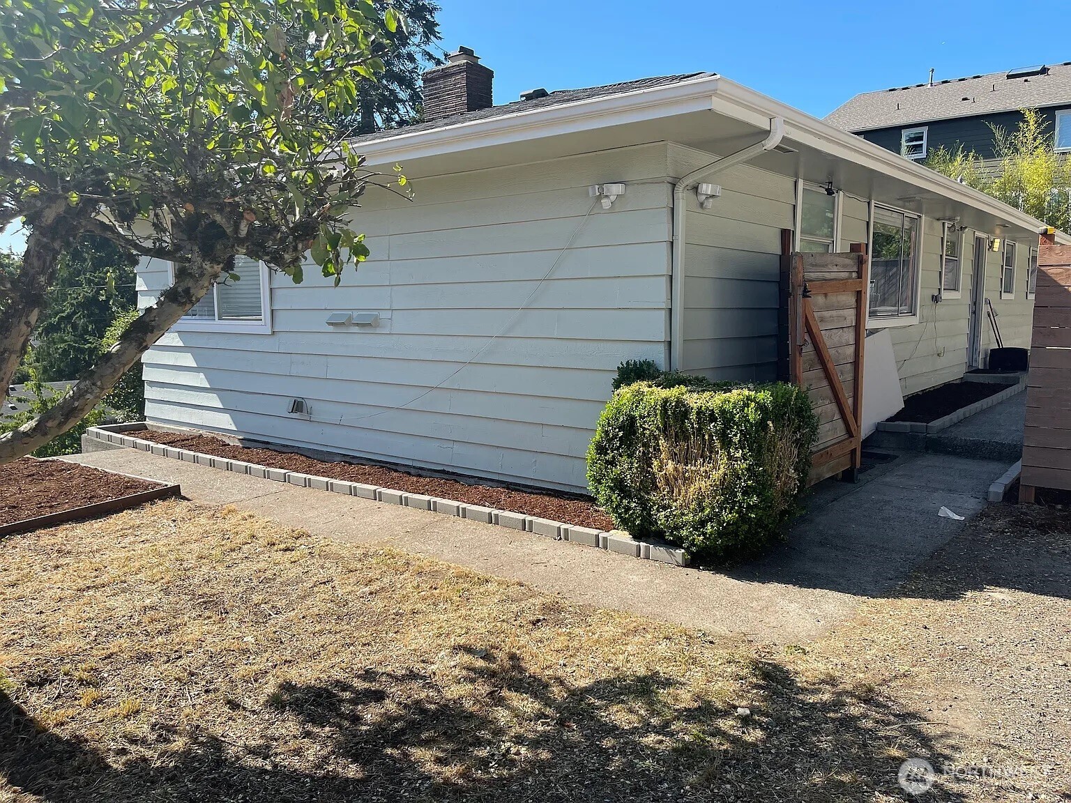 8036 & 8038 116th Avenue SE