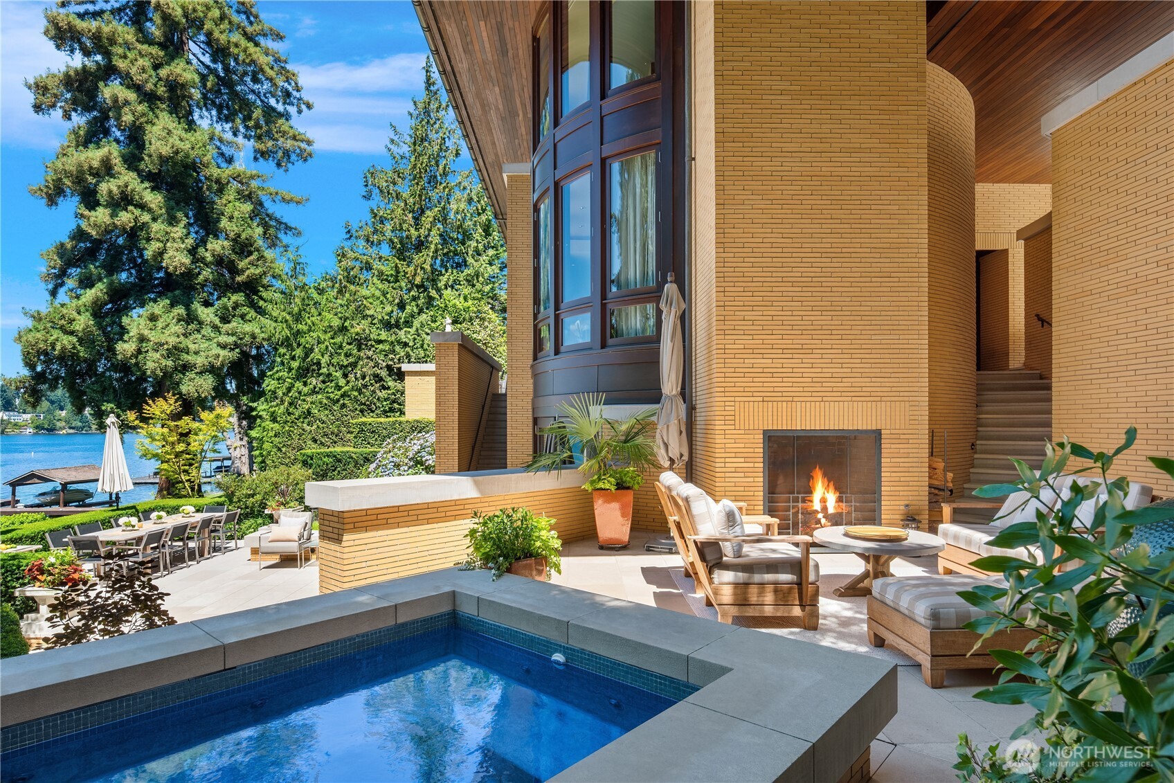 415 Shoreland Drive SE