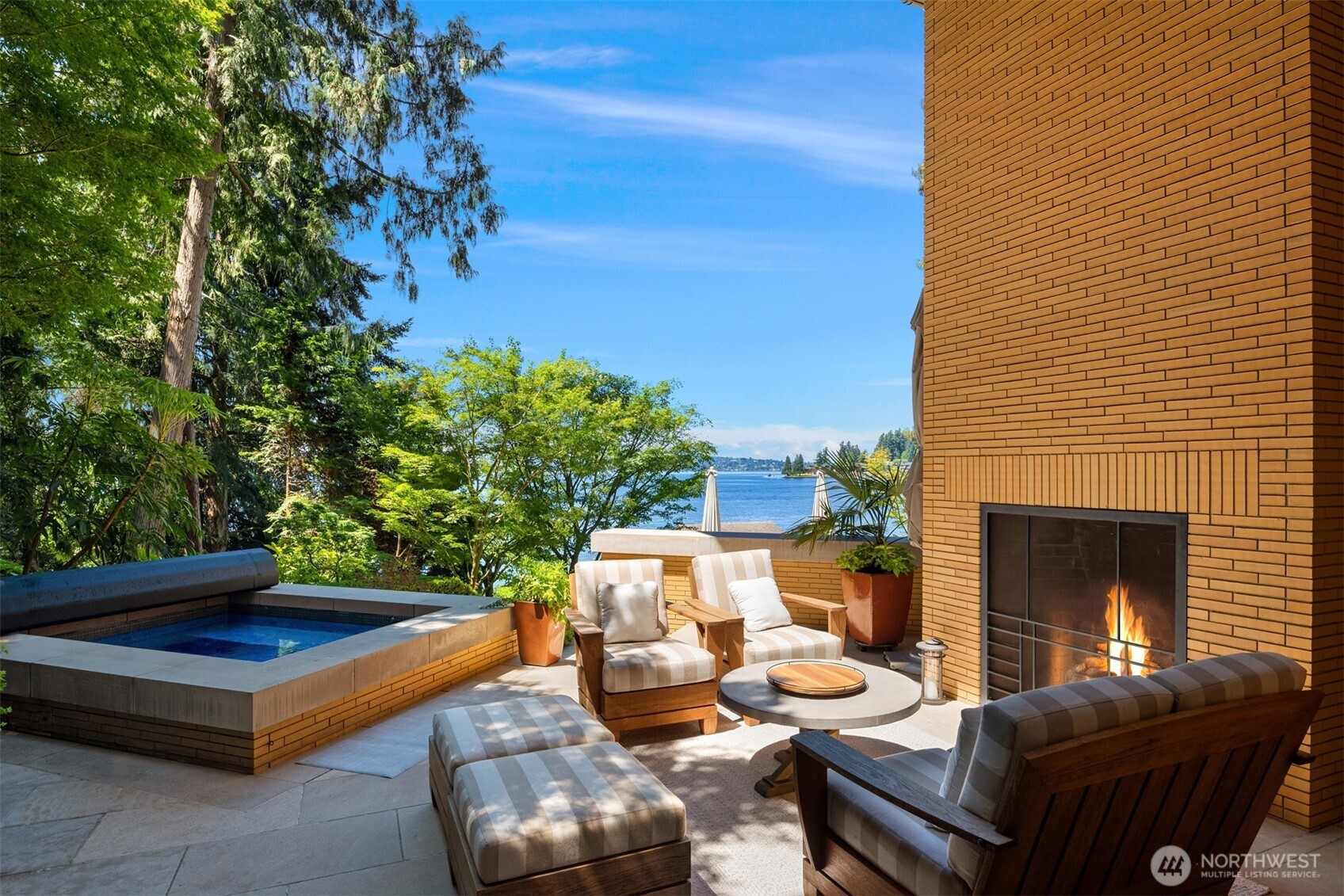 415 Shoreland Drive SE