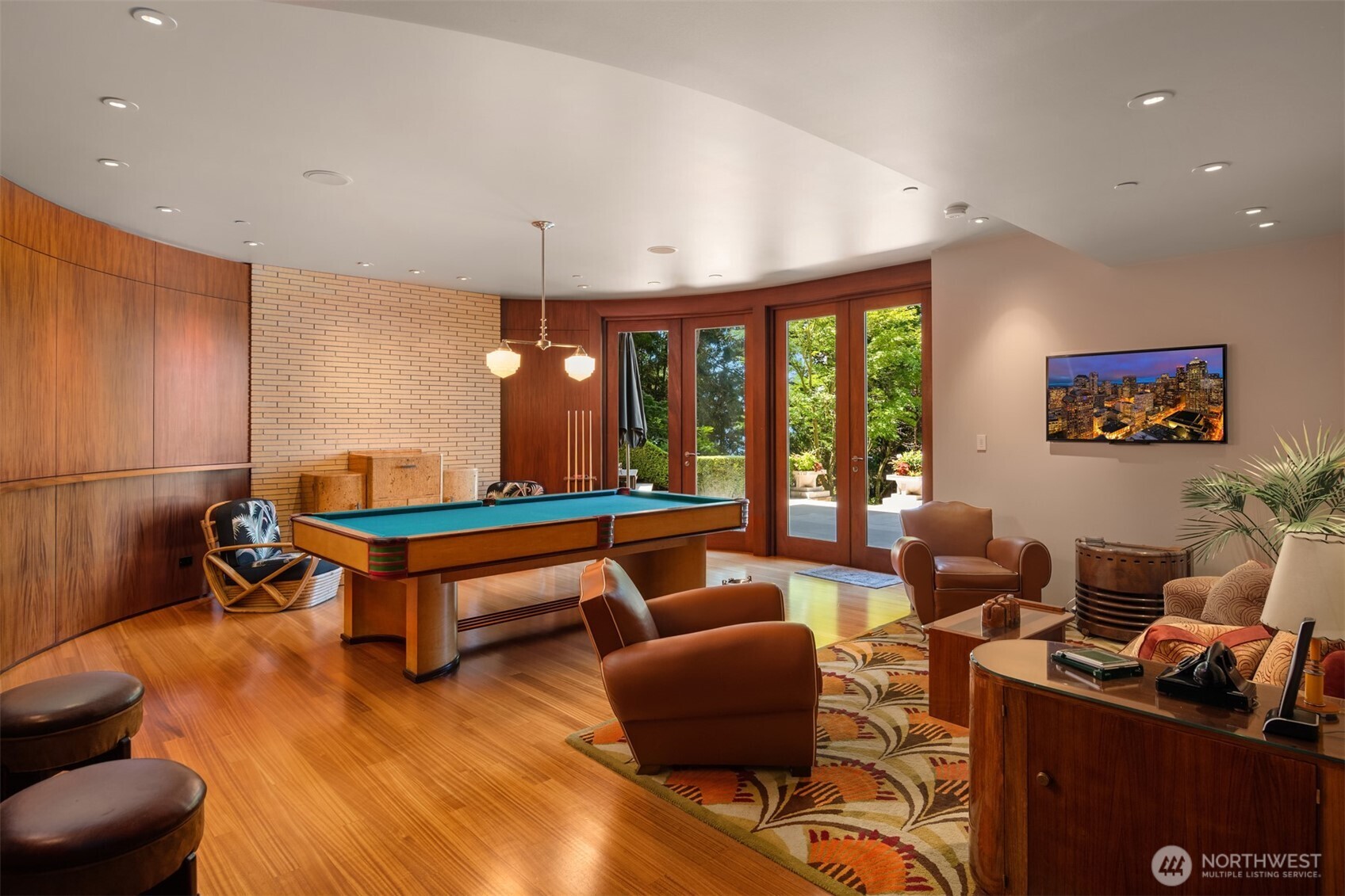 415 Shoreland Drive SE