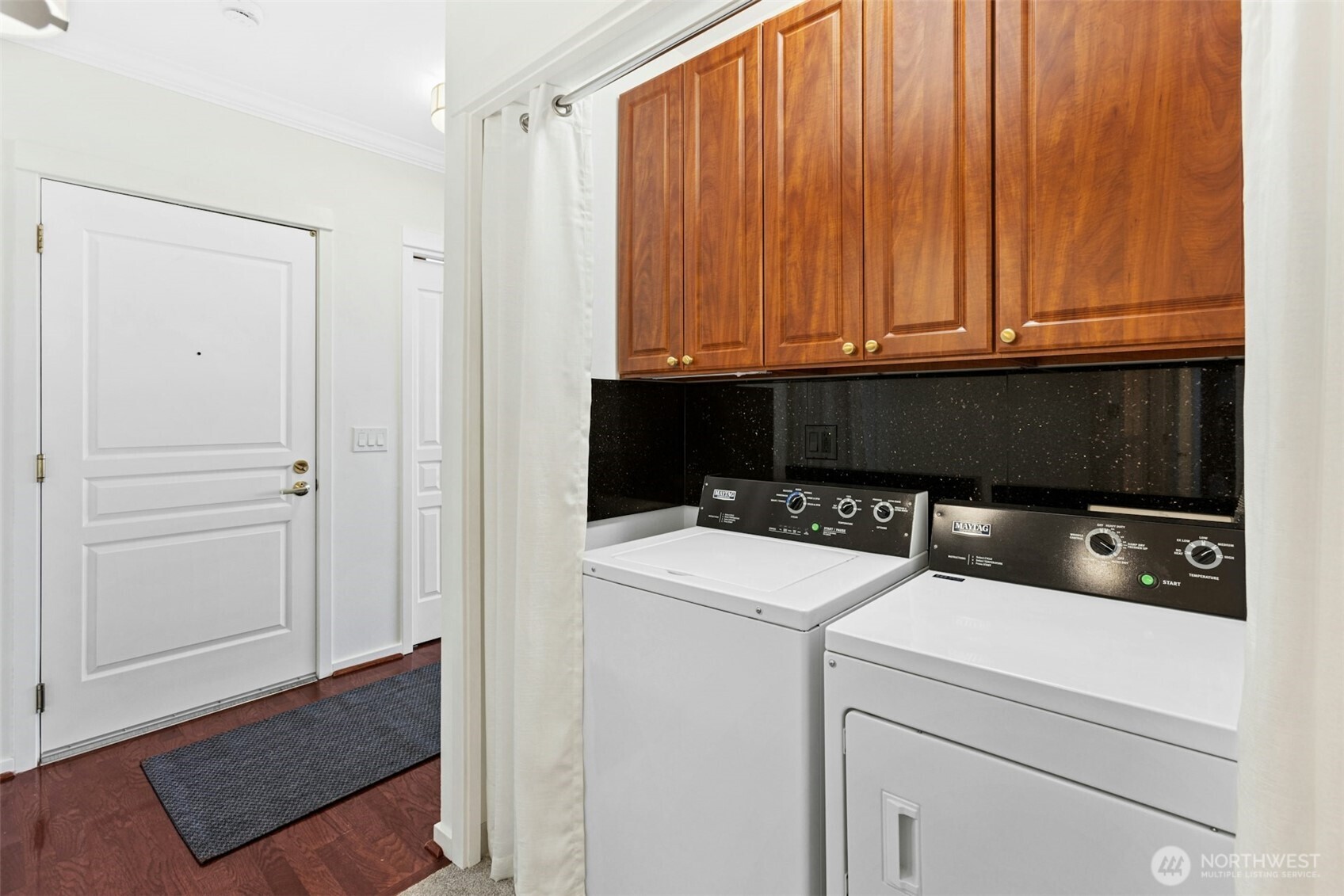 1900 Alaskan Way Unit: 216