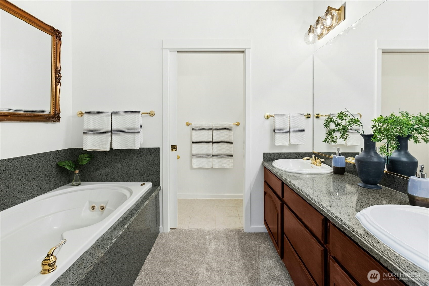1900 Alaskan Way Unit: 216
