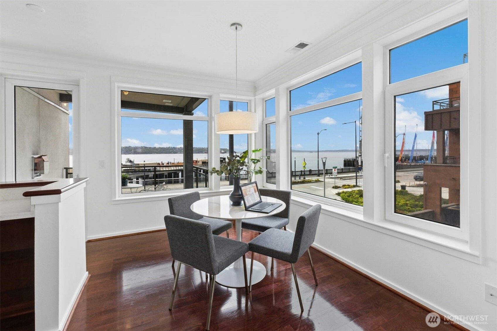 1900 Alaskan Way Unit: 216