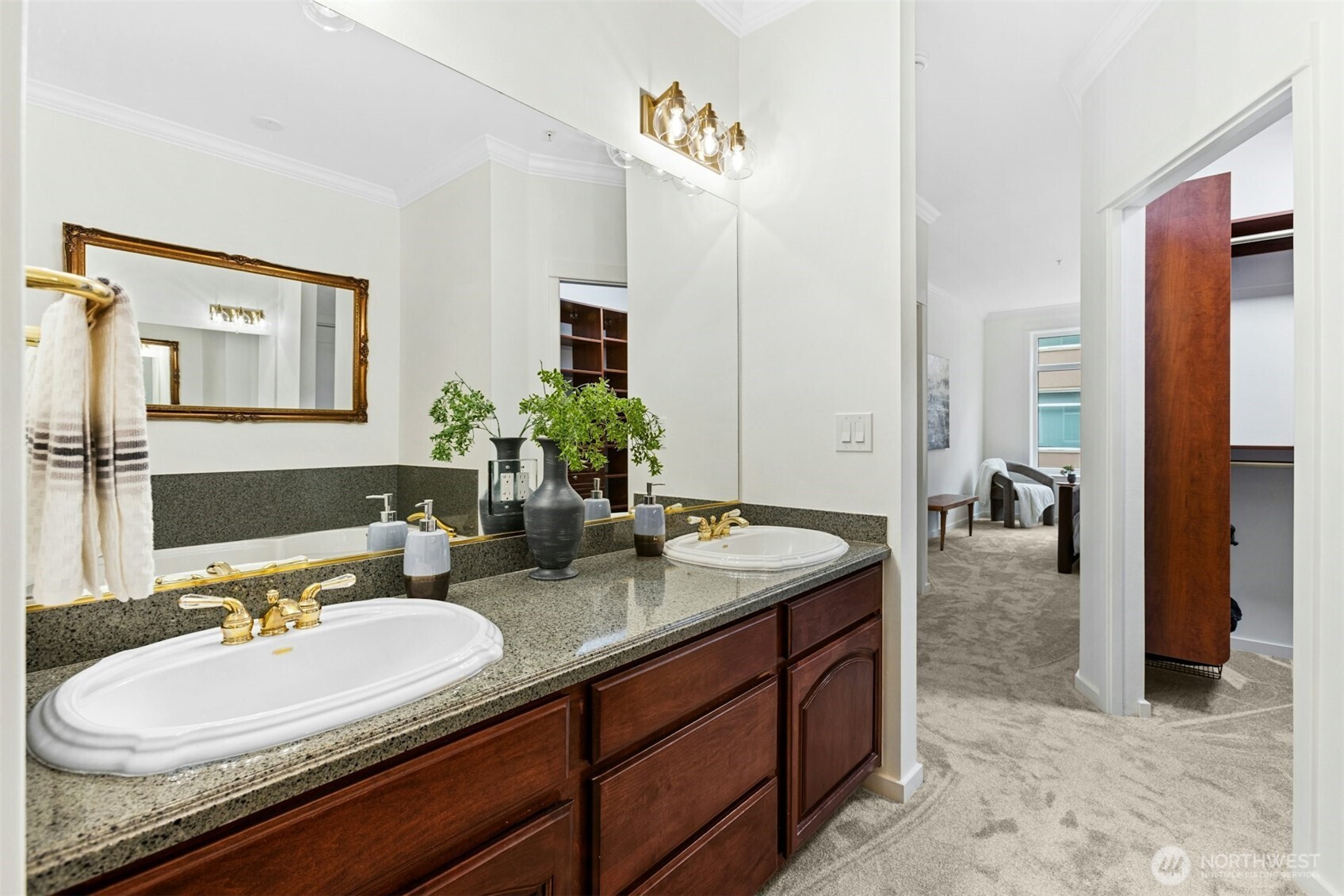 1900 Alaskan Way Unit: 216