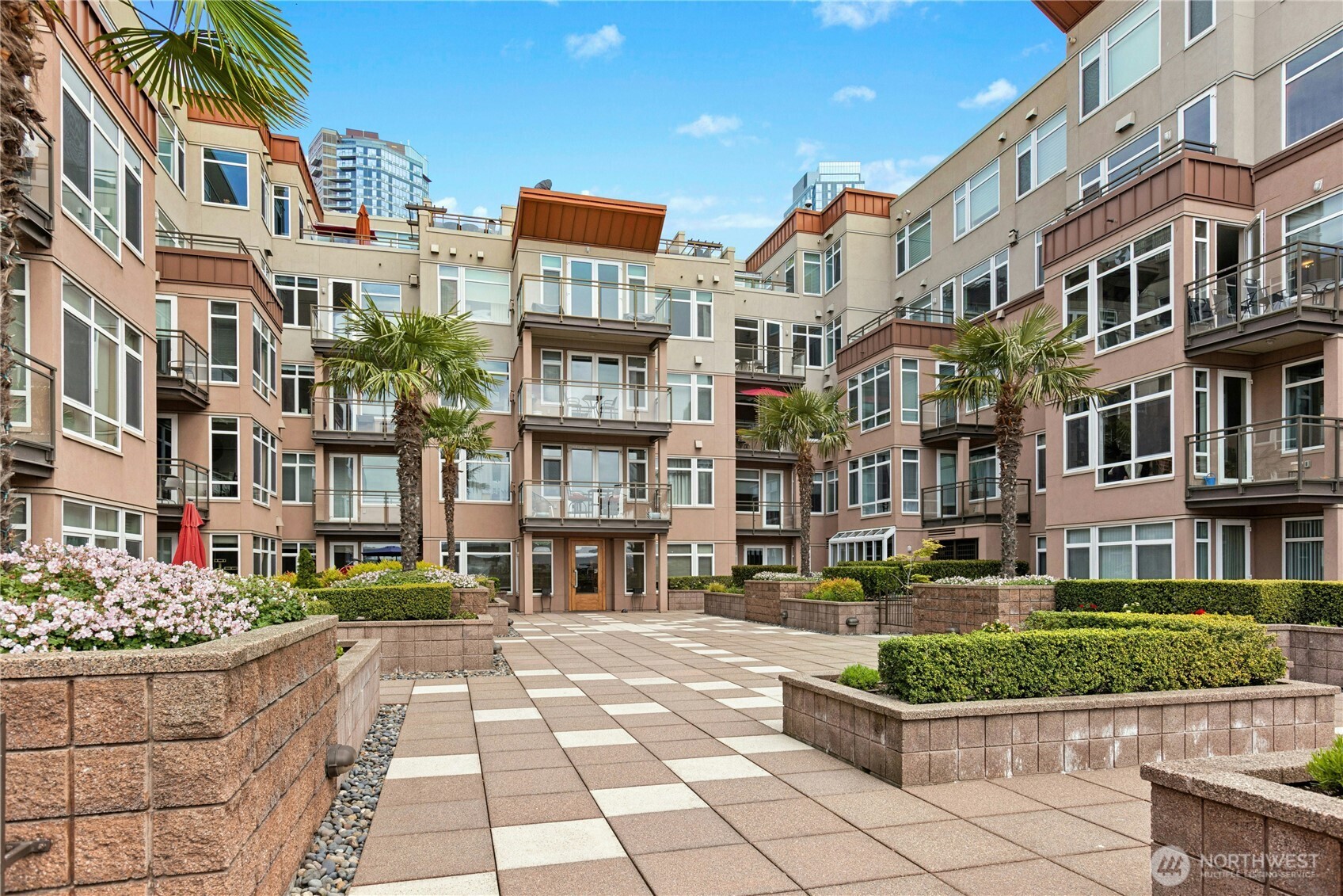 1900 Alaskan Way Unit: 216