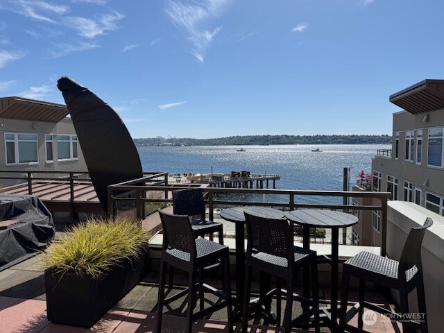 1950 Alaskan Way Unit: 128