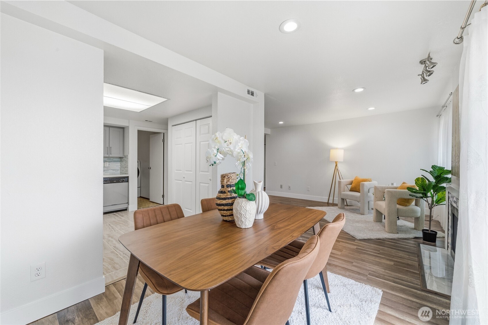 11300 1st Avenue NE Unit: 322