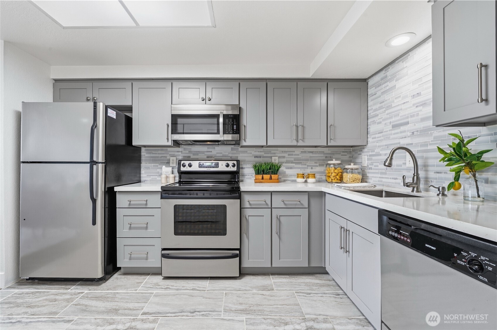11300 1st Avenue NE Unit: 322