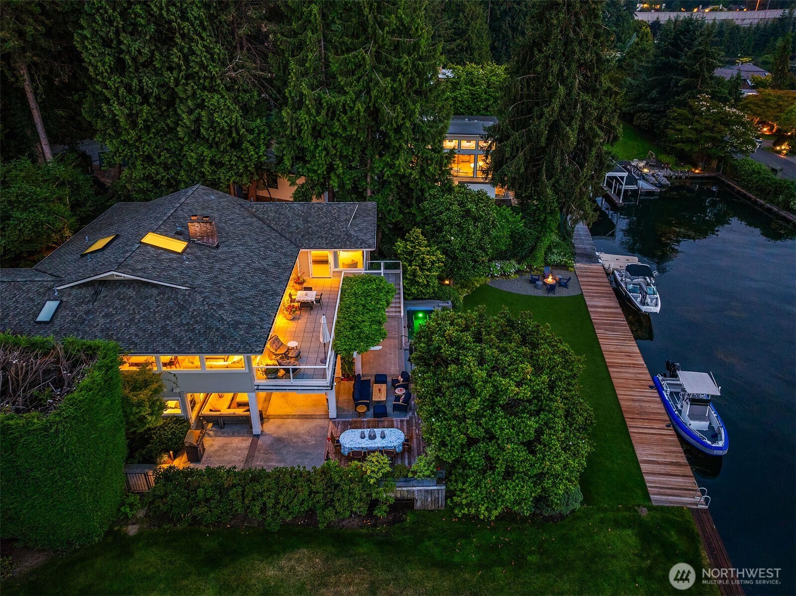 3135 Hunts Point Circle