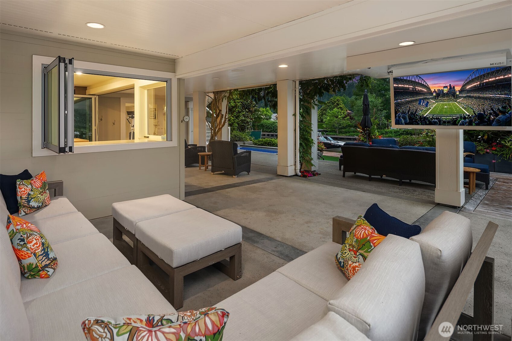 3135 Hunts Point Circle