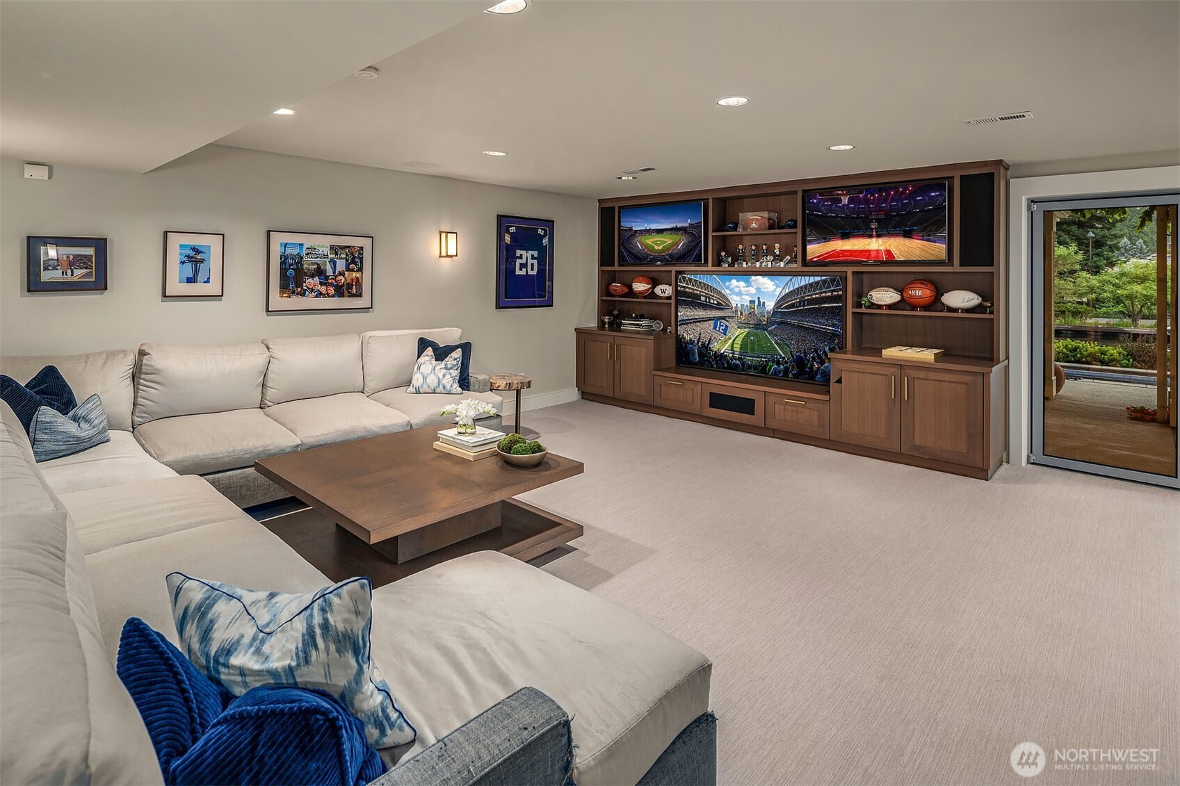 3135 Hunts Point Circle