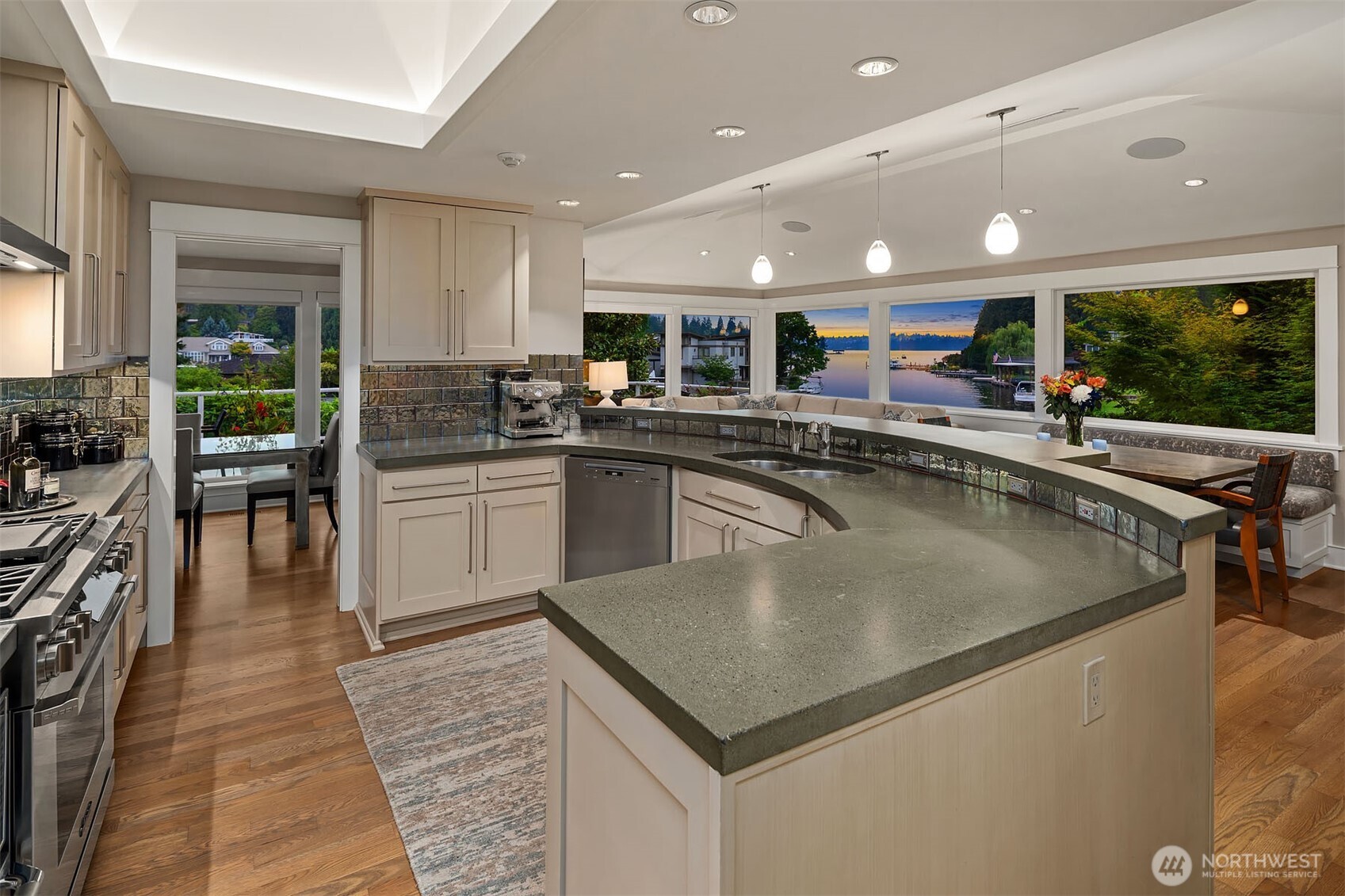 3135 Hunts Point Circle