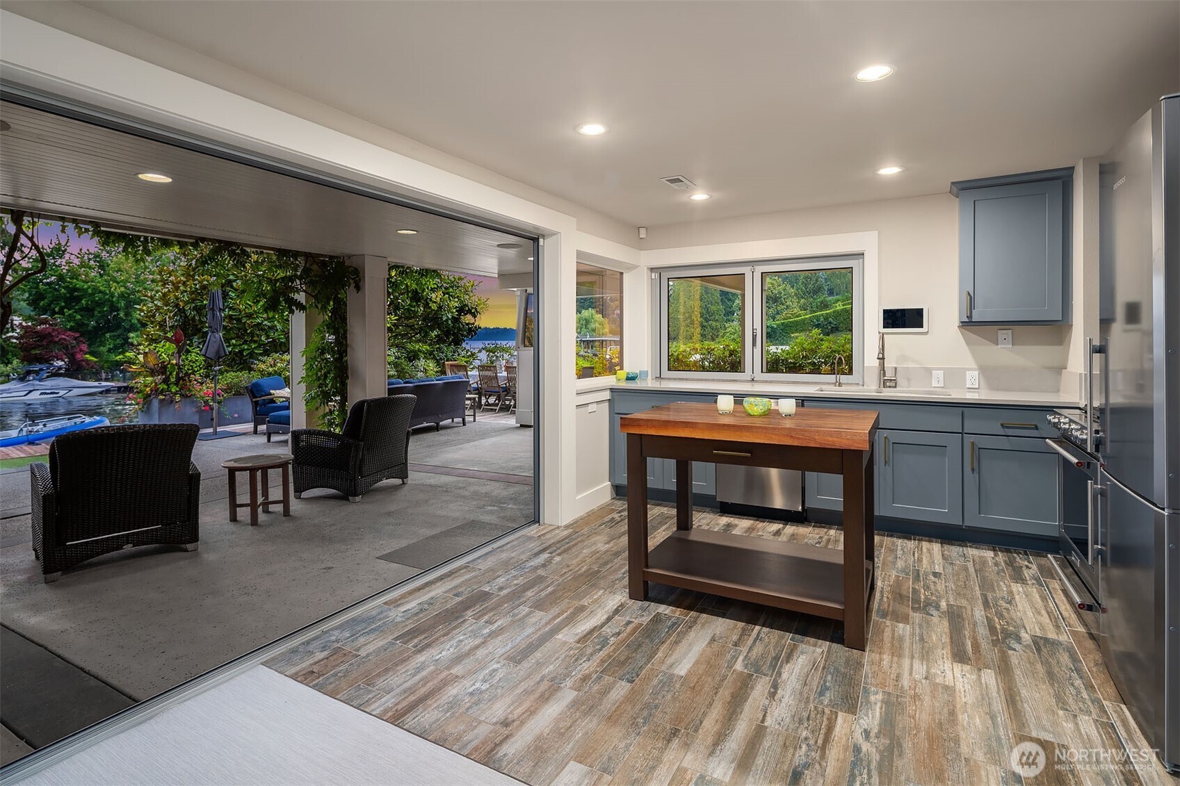 3135 Hunts Point Circle