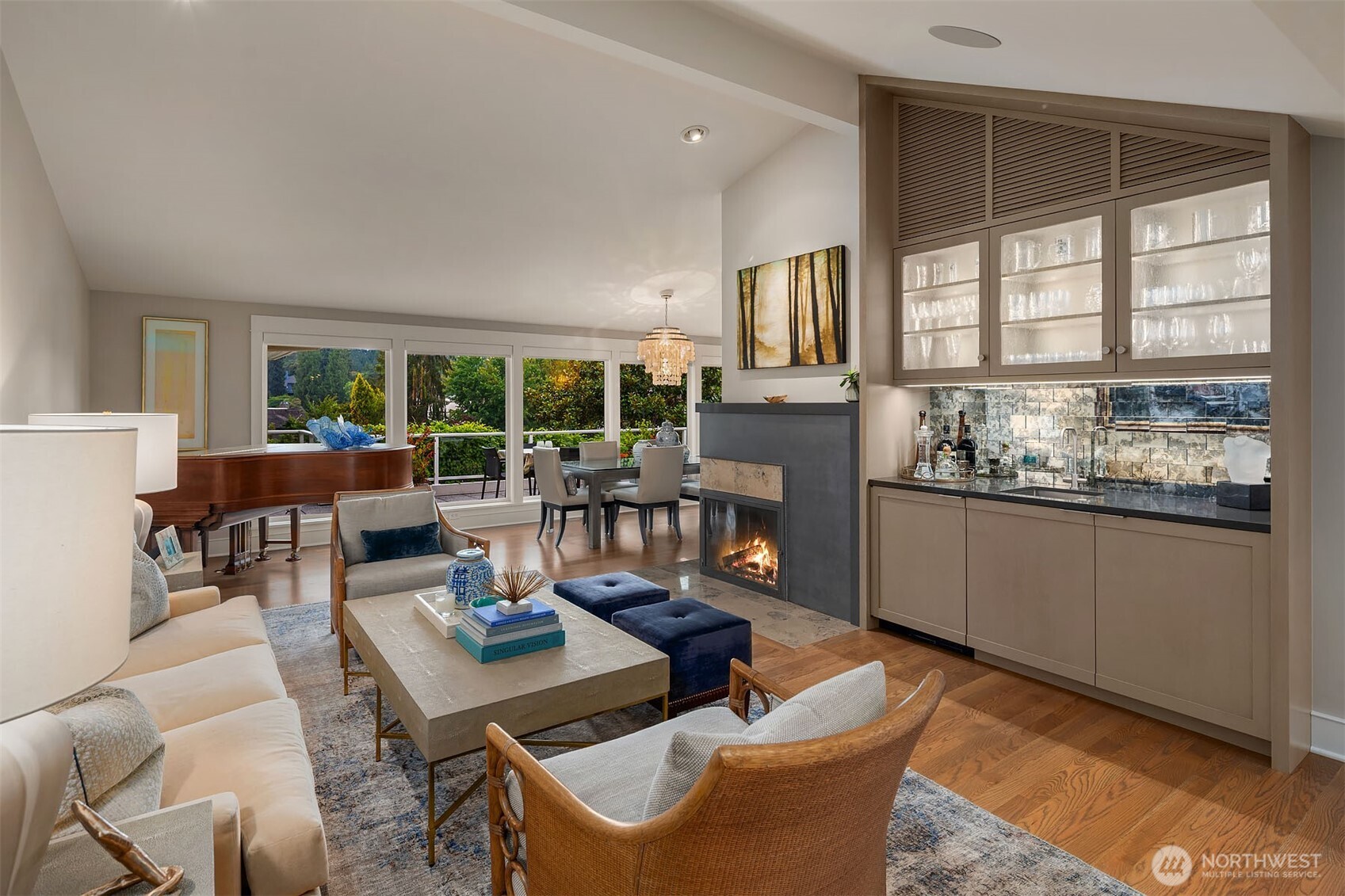3135 Hunts Point Circle
