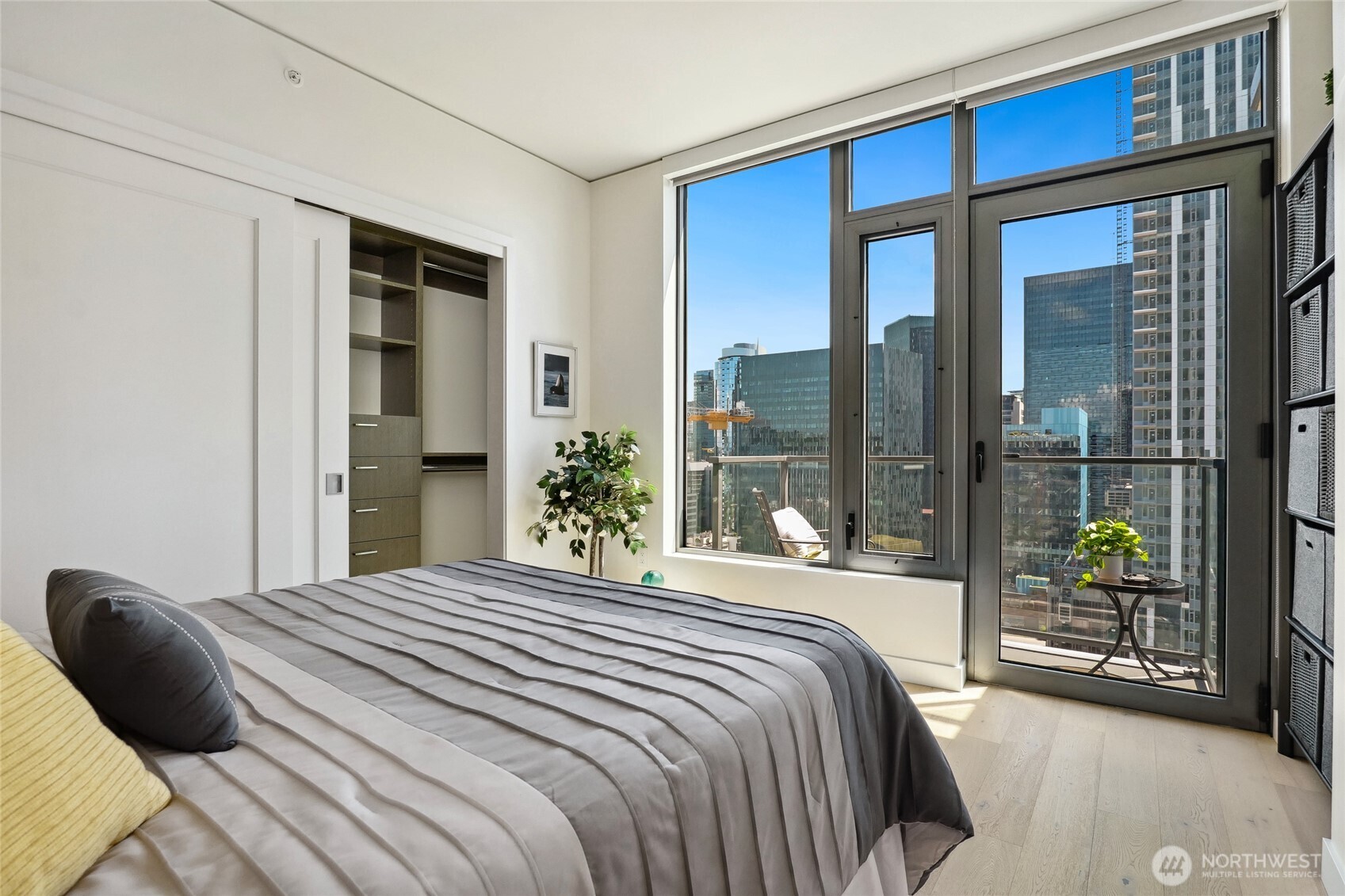 2510 6th Avenue Unit: 2003