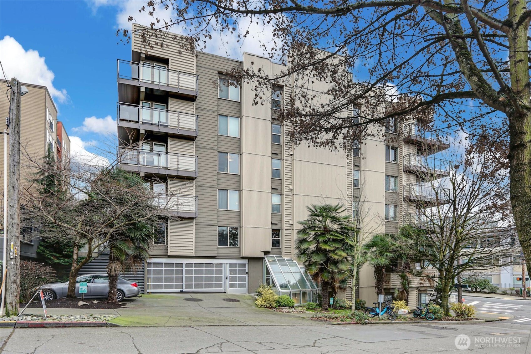 1550 Eastlake Avenue E Unit: 203