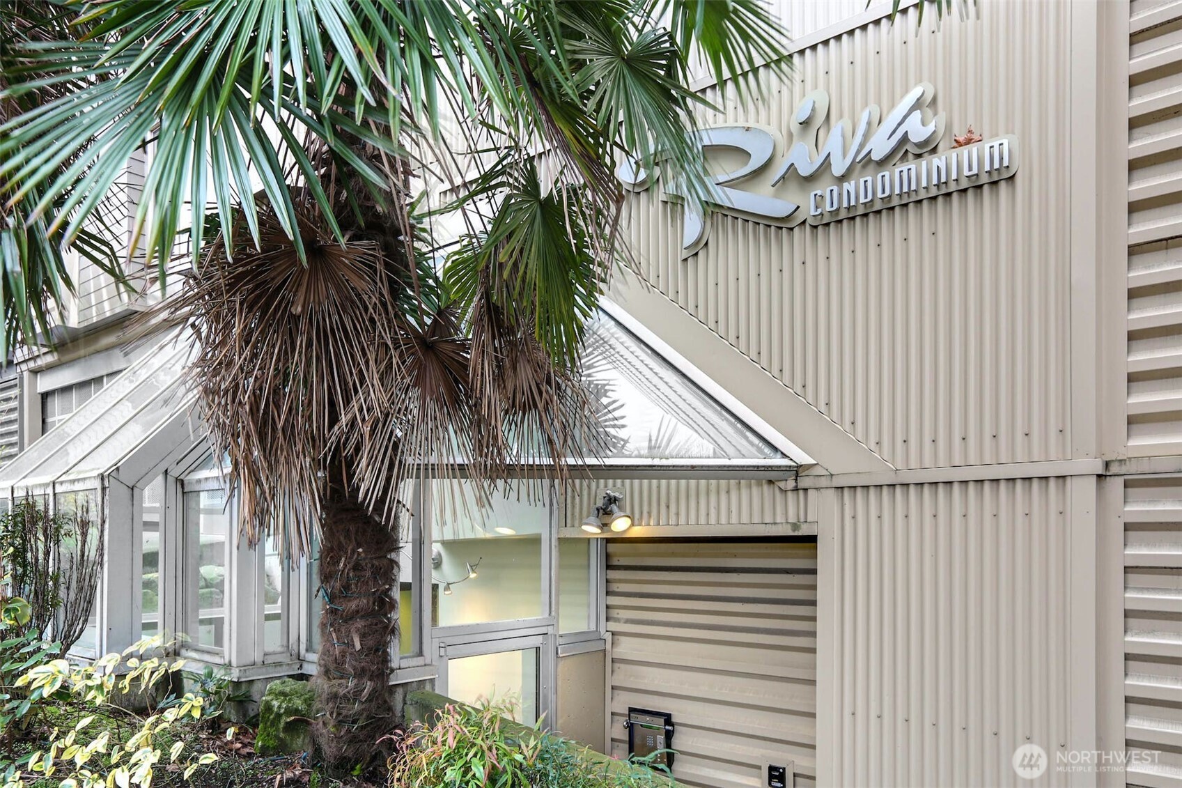 1550 Eastlake Avenue E Unit: 203