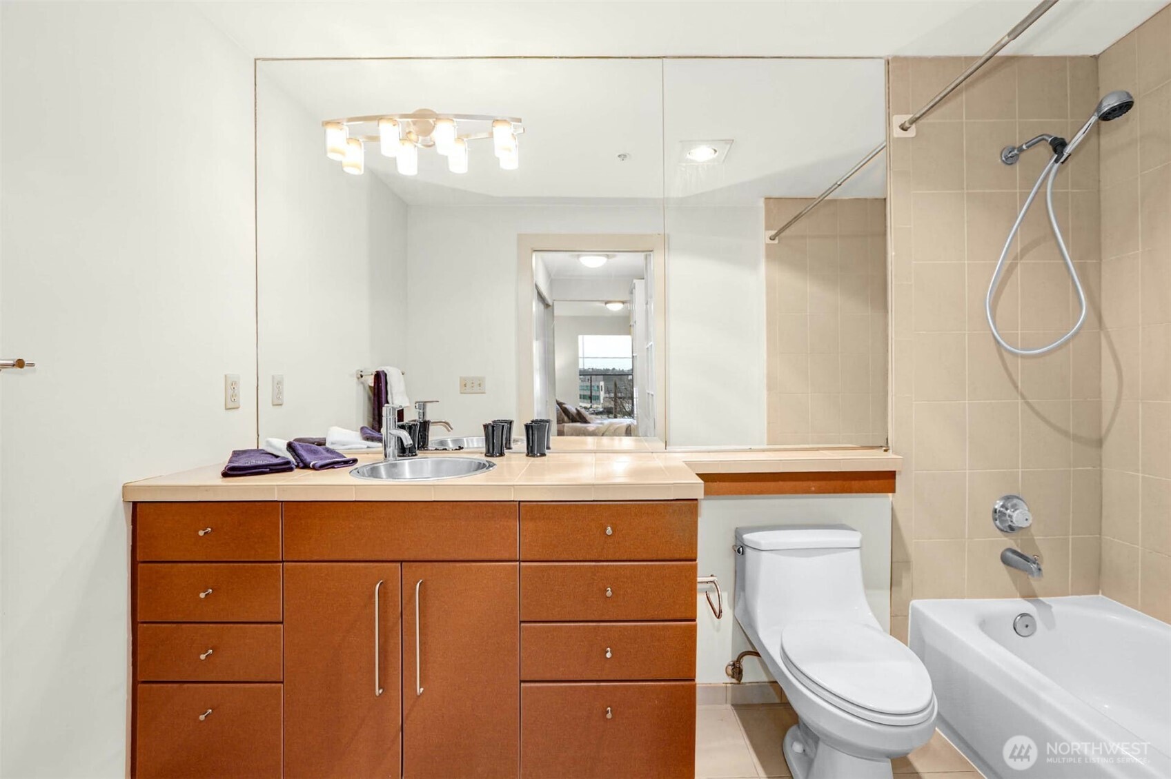 1550 Eastlake Avenue E Unit: 203