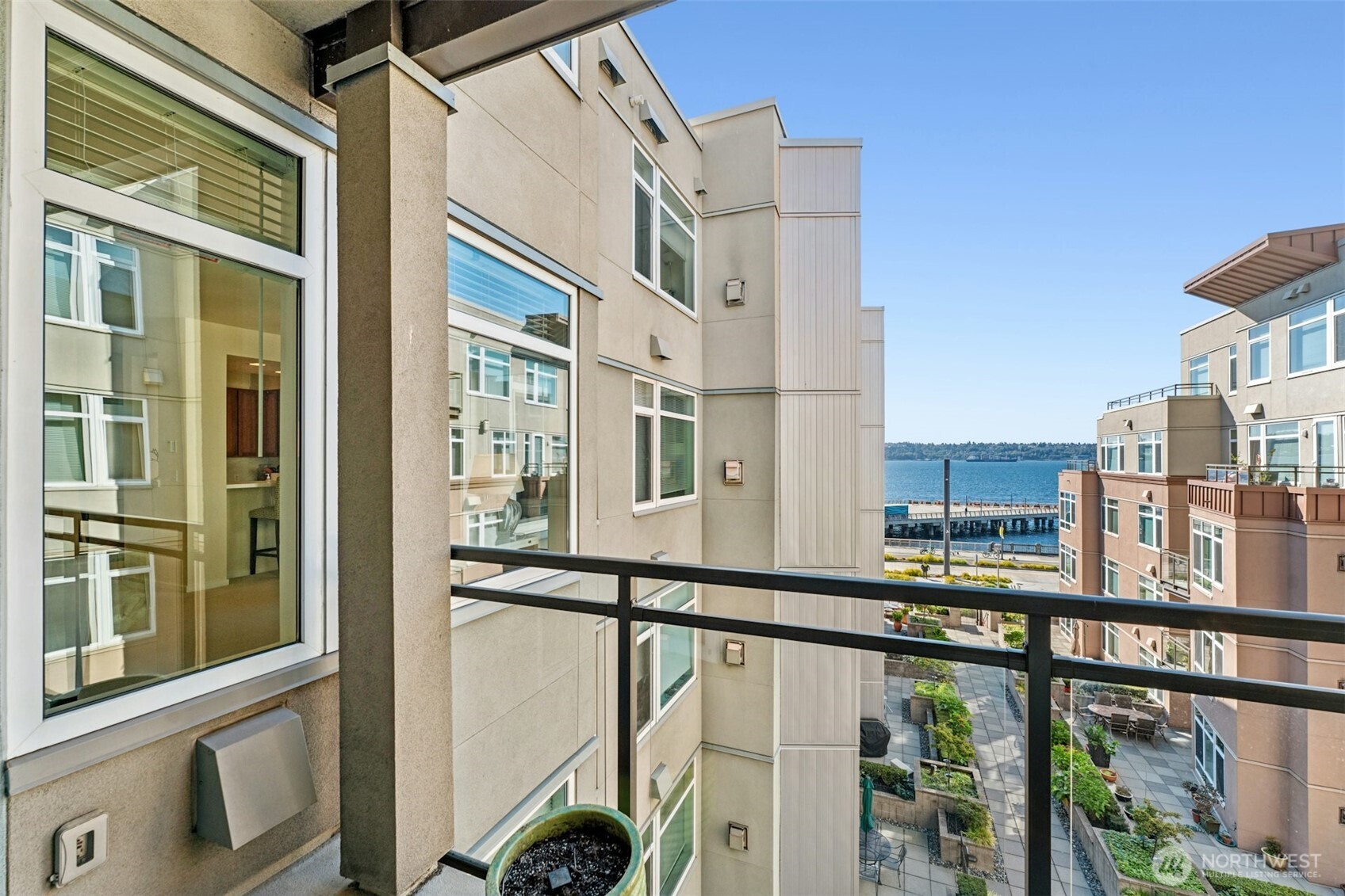 1900 Alaskan Way Unit: 410