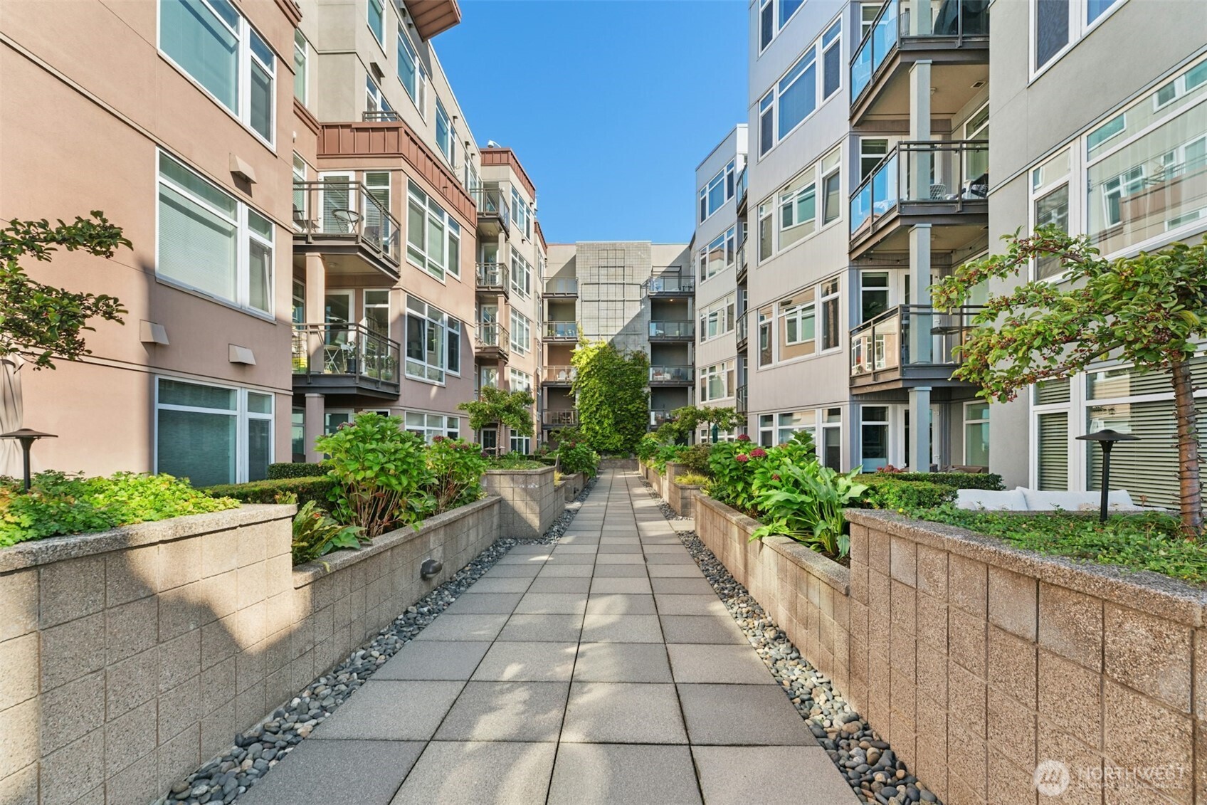 1900 Alaskan Way Unit: 410