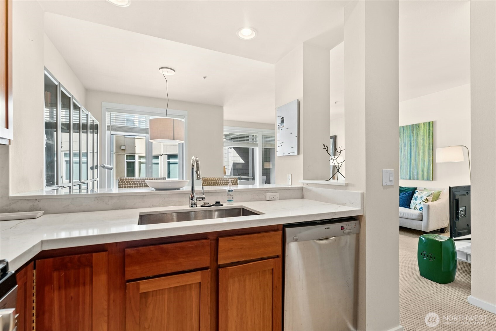 1900 Alaskan Way Unit: 410