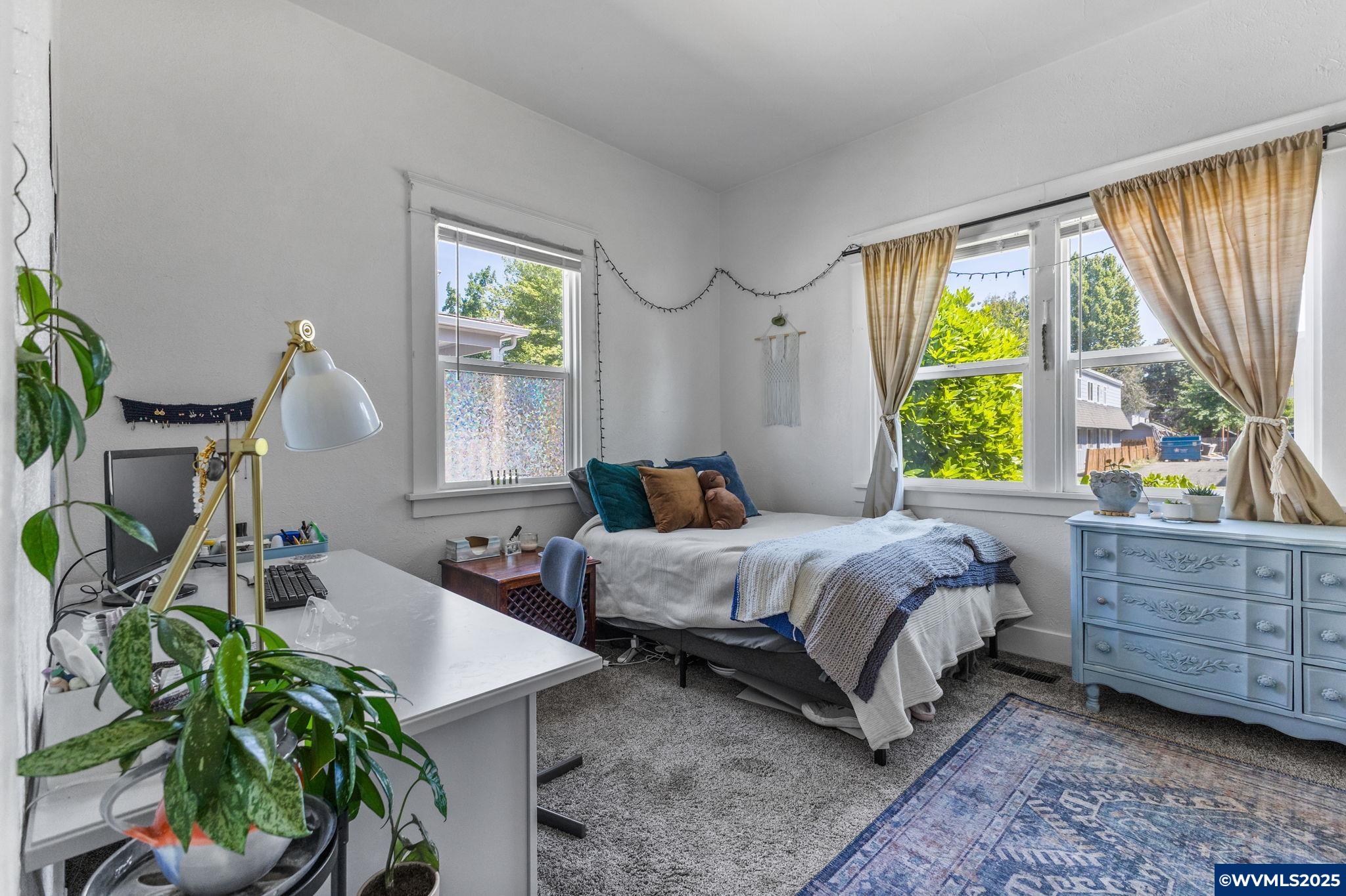 216 NW 13th St